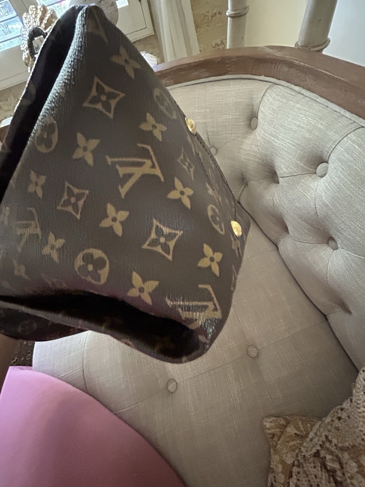 Louis Vuitton Artsy Monogram Canvas MM Shoulder Bag, Authentic Excellent