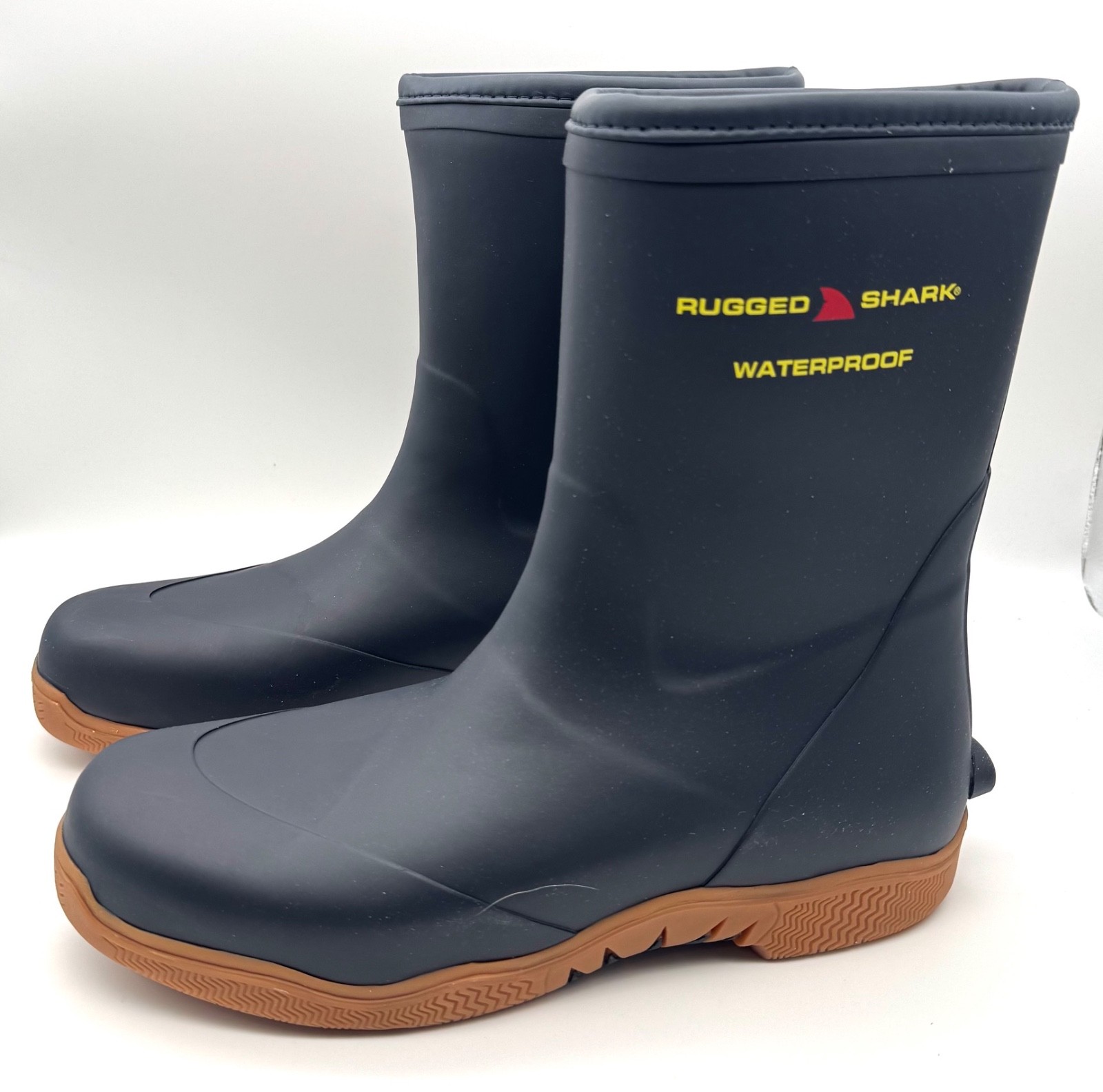 MENS RUGGED SHARK WATERPROOF DECK BOOTS /SHOES SIZE 11 BRAND NEW IN BOX!!