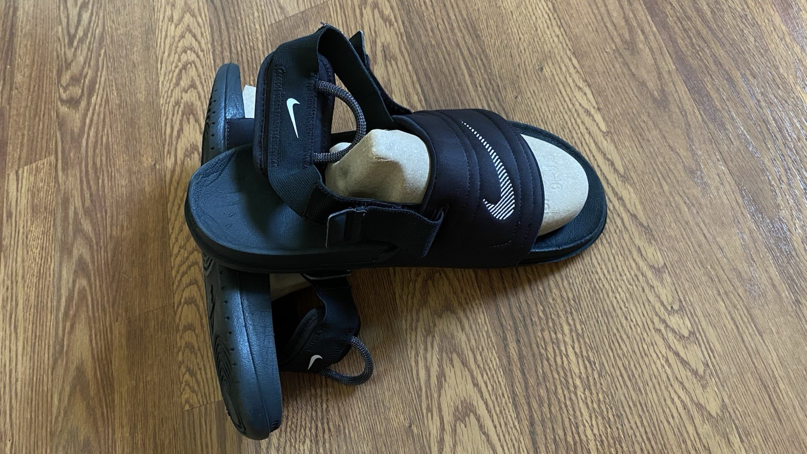 nike sandals men 11 used