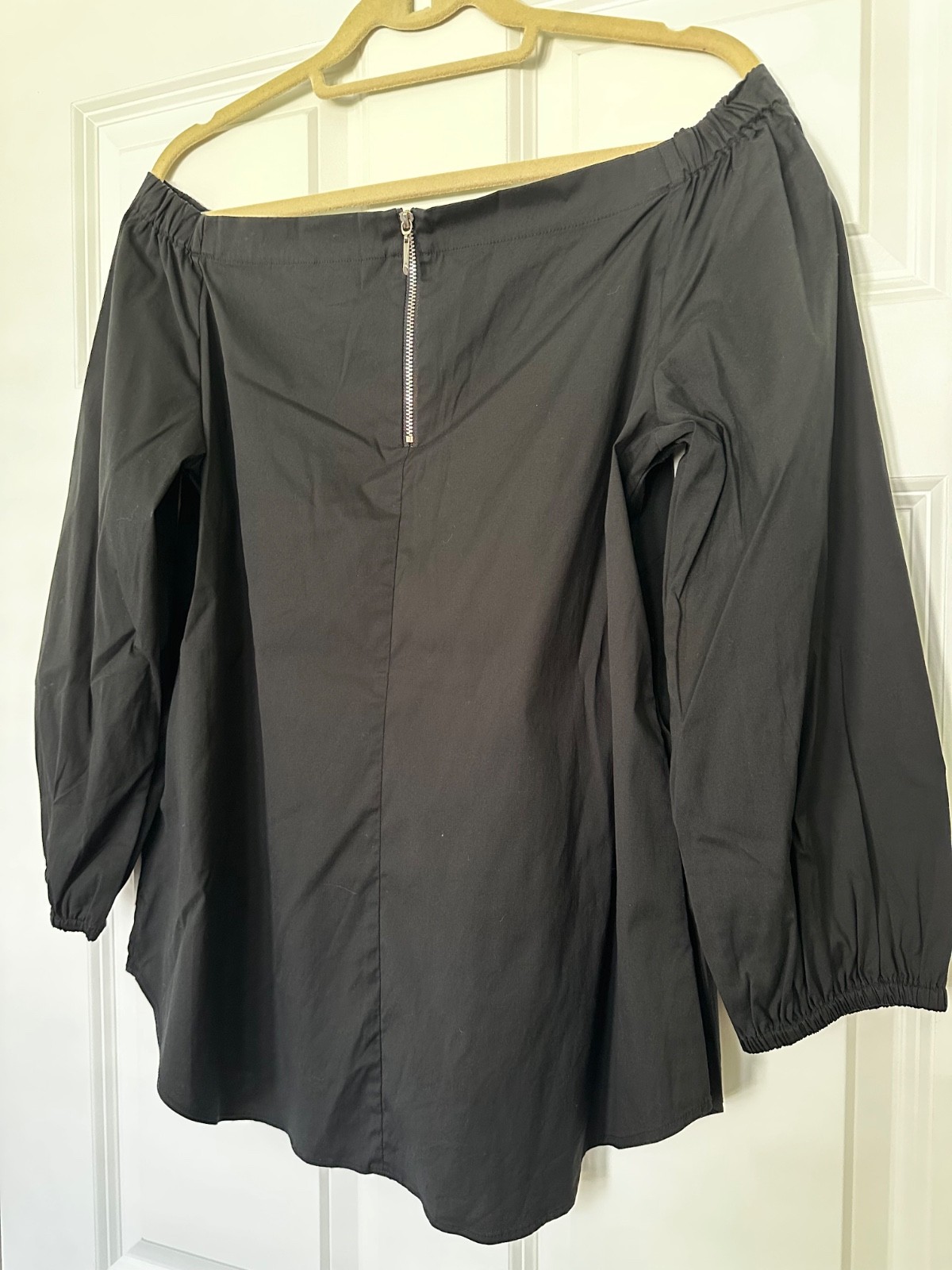 White House Black Market Off Shoulder Blouse Zip Back Size Large (TWO)