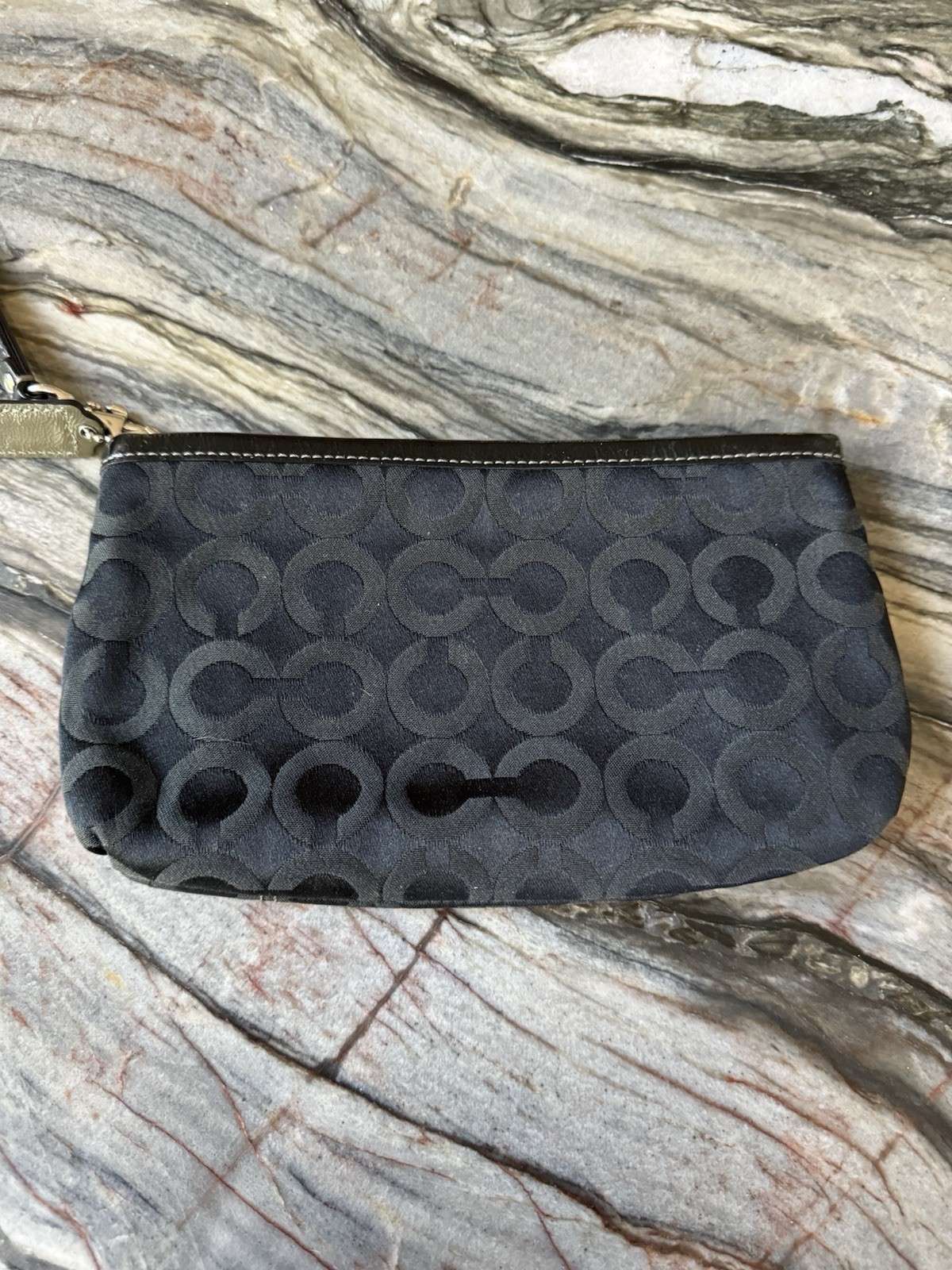 Coach Signature C Zip Wristlet Pouch Clutch w/ Wrist Strap Purple Lining