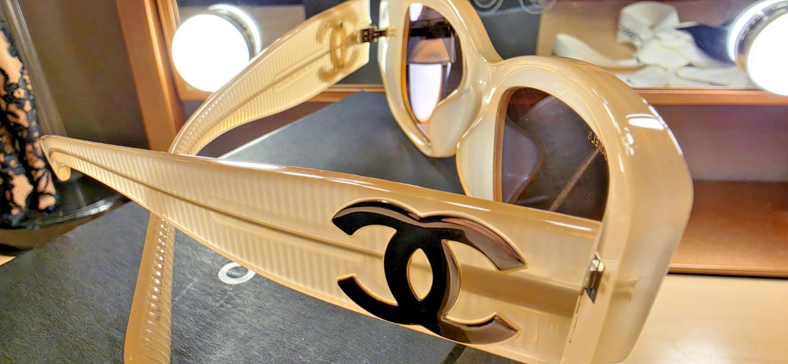 Authentic CHANEL Cream Beige Rectangular Sunglasses Bold CC Logo Full Set
