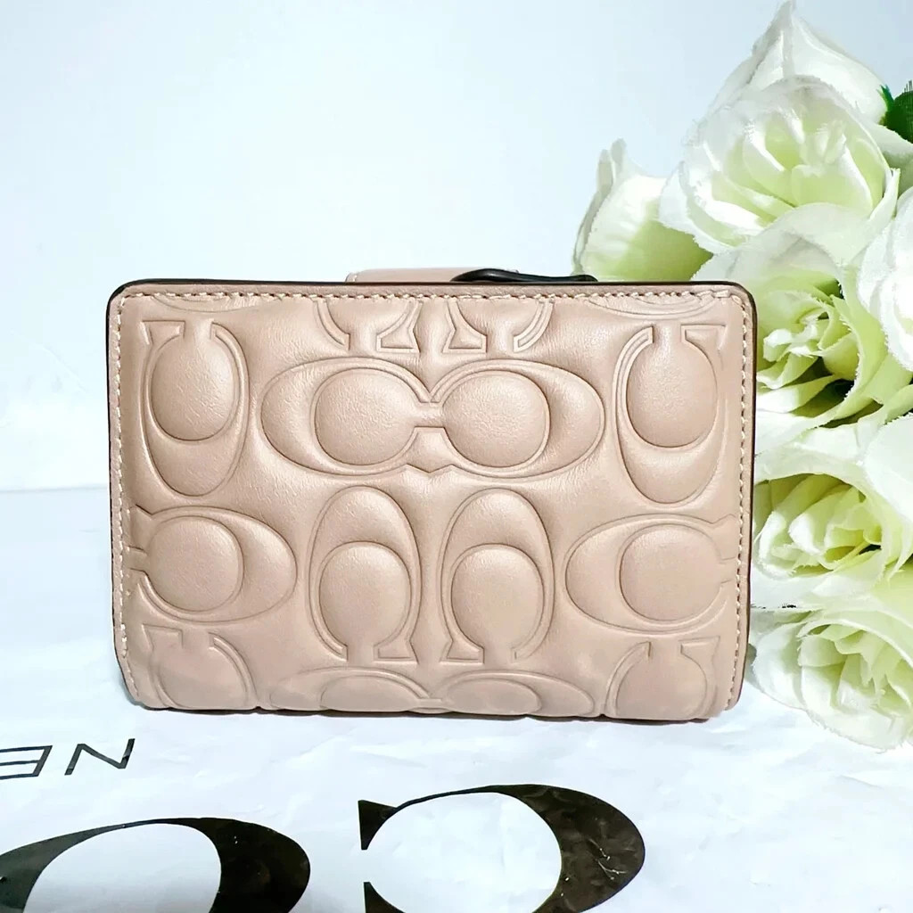 NWT Coach Medium Corner Zip Wallet With Signature Leather CM241