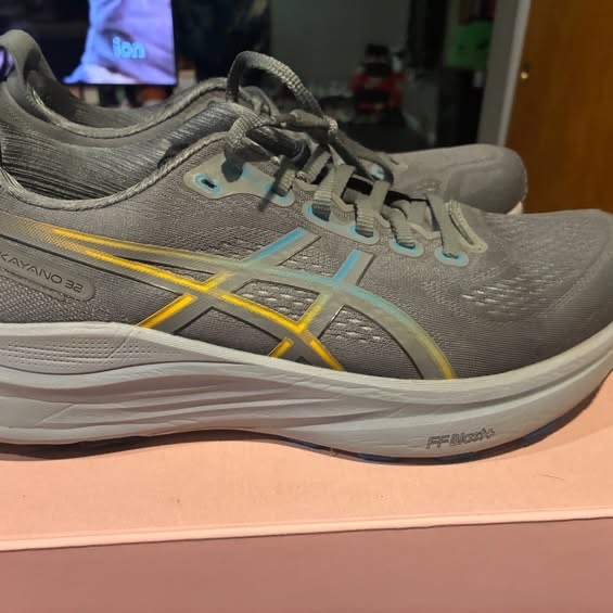 Size 10 – ASICS Gel Kayano 32 Black Graphite Grey