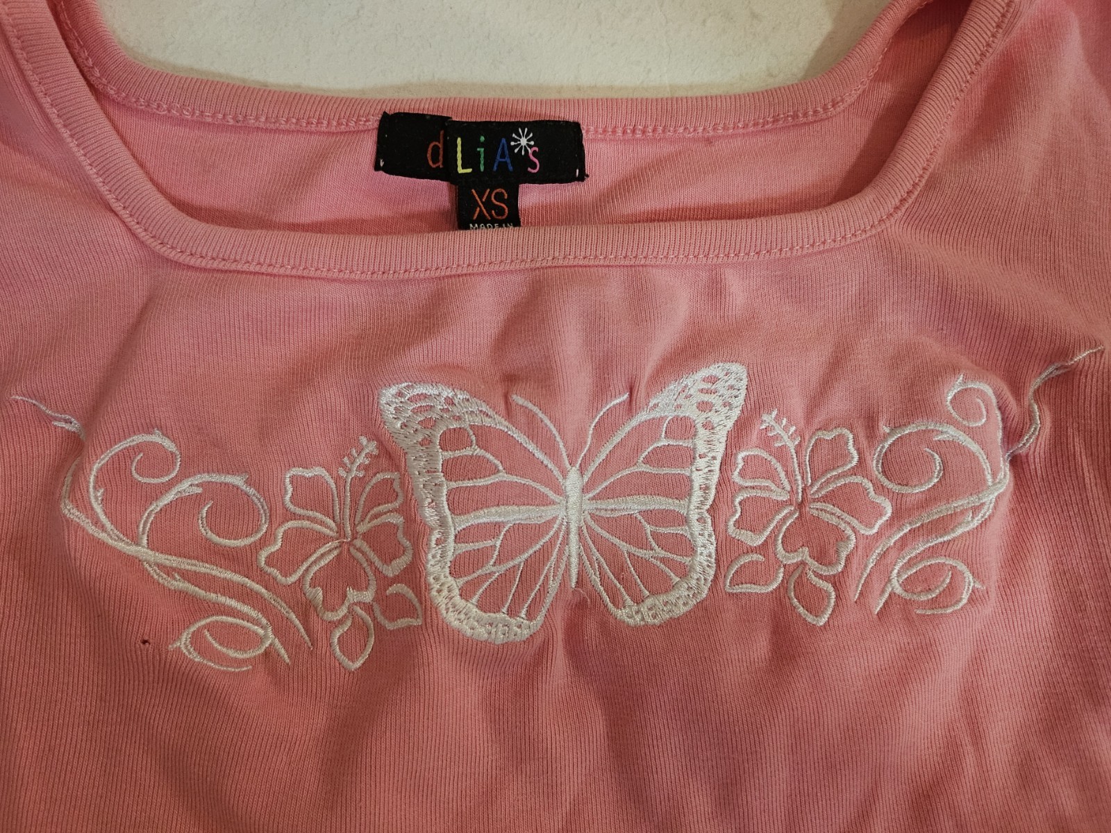 dELiA*s – YSK Ribbed Pink Short-Sleeve Embroidered Frilled Hem Sleeve Cuff