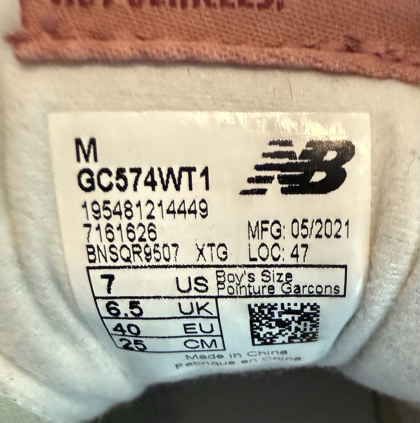 New Balance 574 GC574WT1 Pink Red Sneakers Boys 7 Women’s 8.5 Pre-Owned