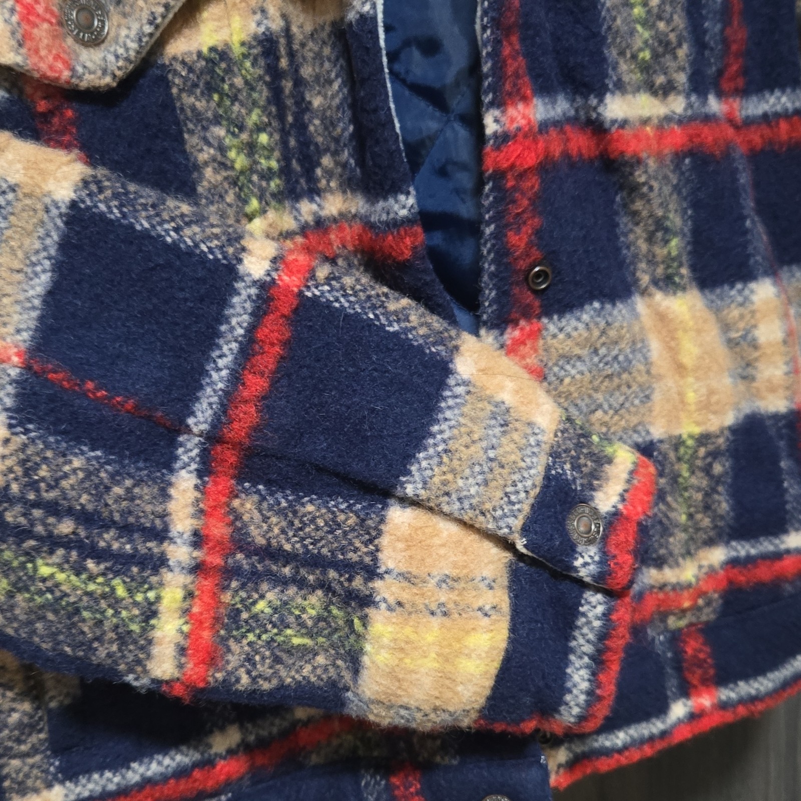 Levi’s Men’s Plaid Lined Sherpa Collar Snap Jacket Size M Blue/Beige/Red