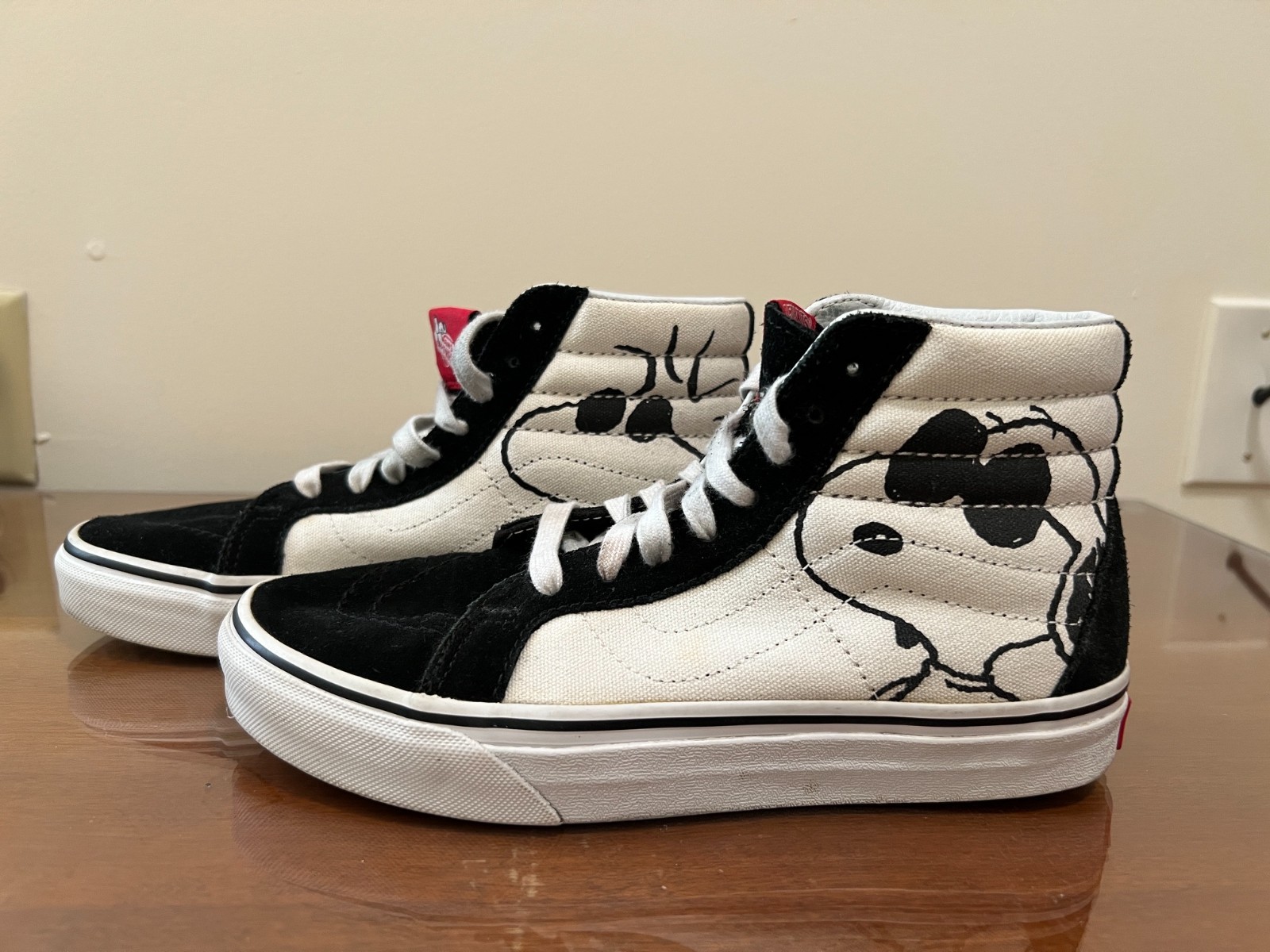 Vans x Peanuts Snoopy & Woodstock Sk8-Hi sneakers. Excellent pre-owned. w7/m5.