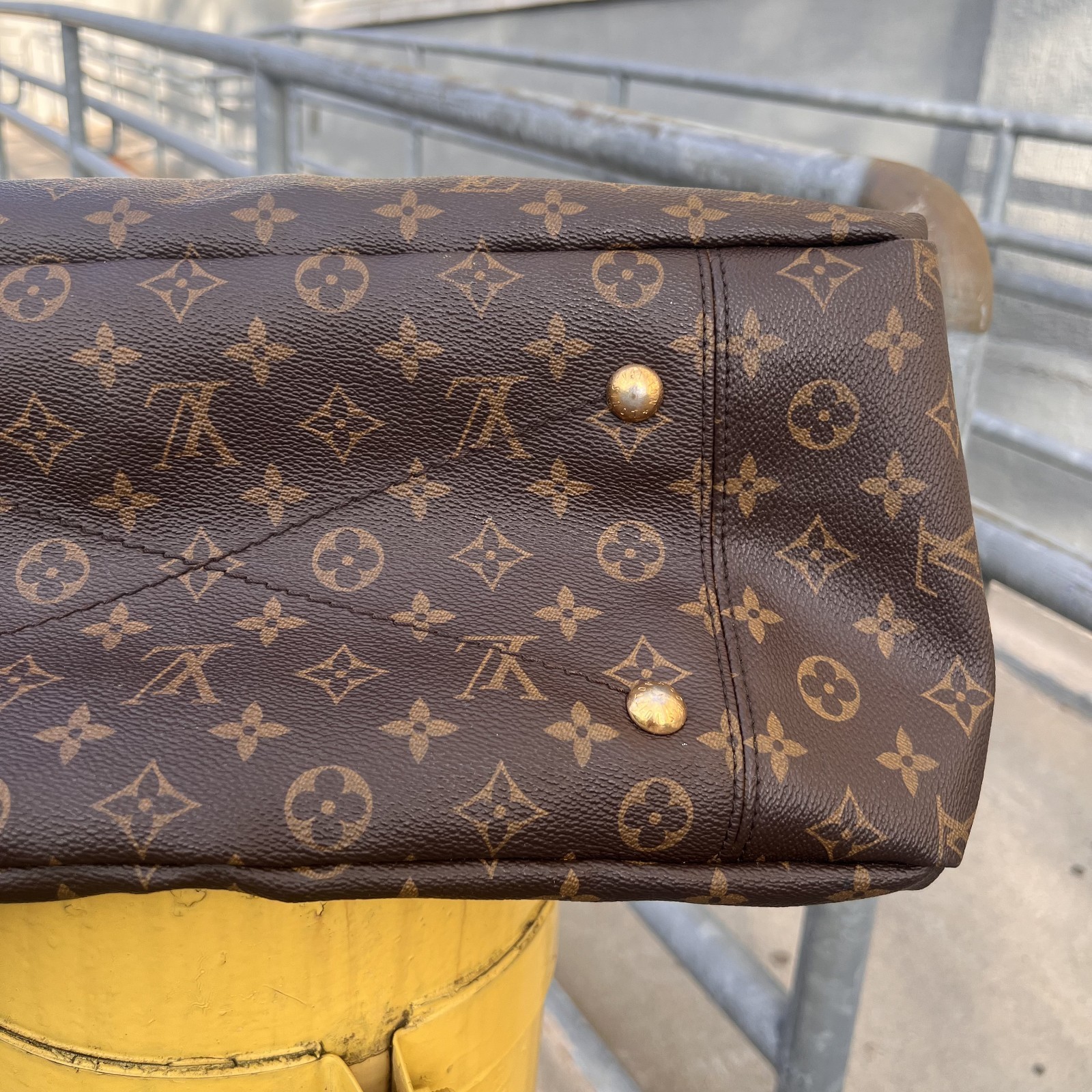 Louis Vuitton LV Hand Bag M40249 Artsy MM Brown Monogram Y2K Logomania Boho Chic