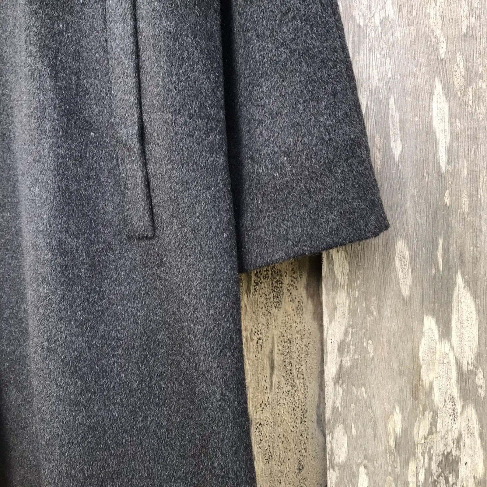 Balmain Grey Wool Coat Men or Women’s Size Large (24 In Pit-To-Pit)