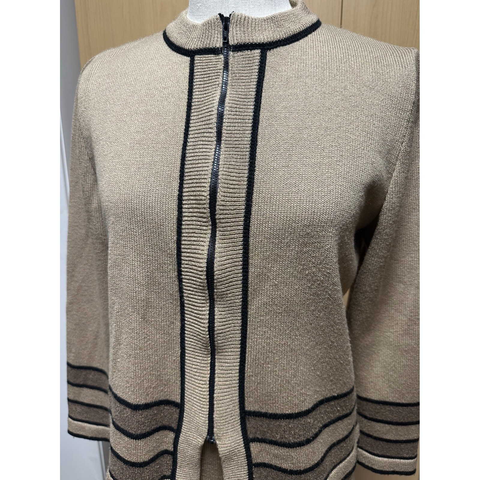Vintage Eric Steven 2-Piece Knit Sweater Skirt Set Tan Beige Black Trim 80s