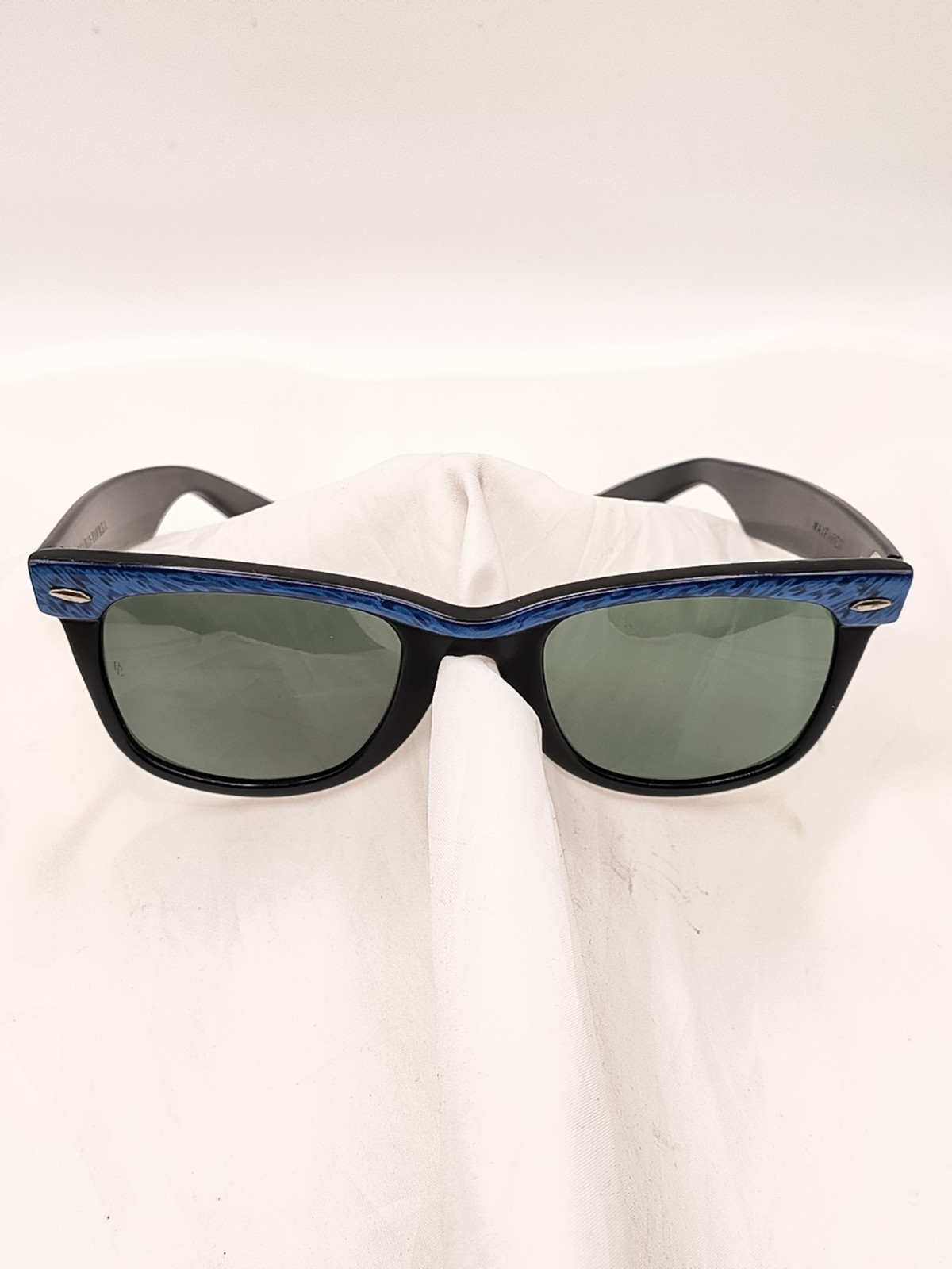 These are vintage B&L Ray-Ban L1723 Wayfarer sunglasses