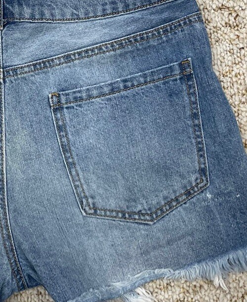 Forever 21 Jean Shorts Women’s Tag Size 28 Distressed Denim Cut Off (Waist 30″)