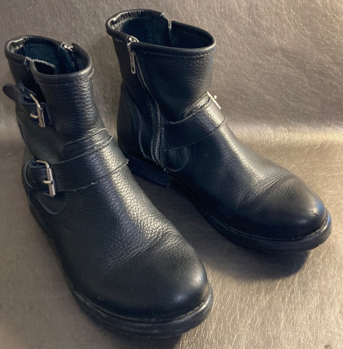 Steve Madden Black Leather Moto Ankle Boots Buckle Accent Side Zip Size 9.5