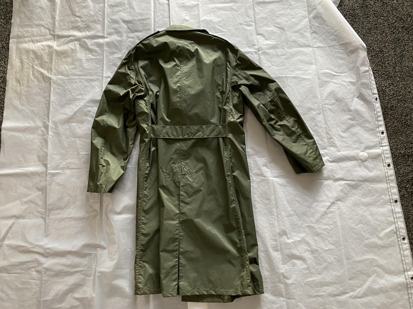 Vintage Military Blauer Raincoat Mens Green Nylon Rubber Coated Jacket Vietnam