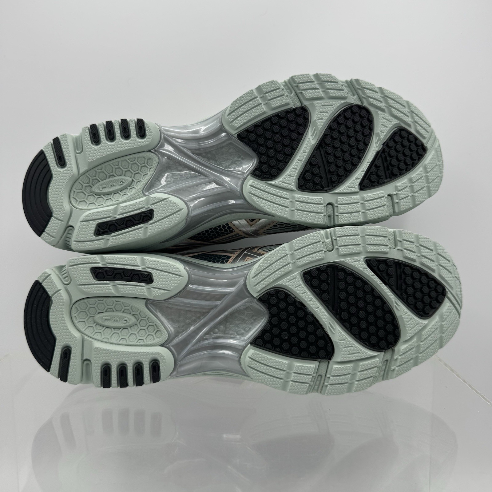 Brand New Asics Gel-DS Trainer 14 Lichen Rock Silver 1203A607-300 Men’s Size 9