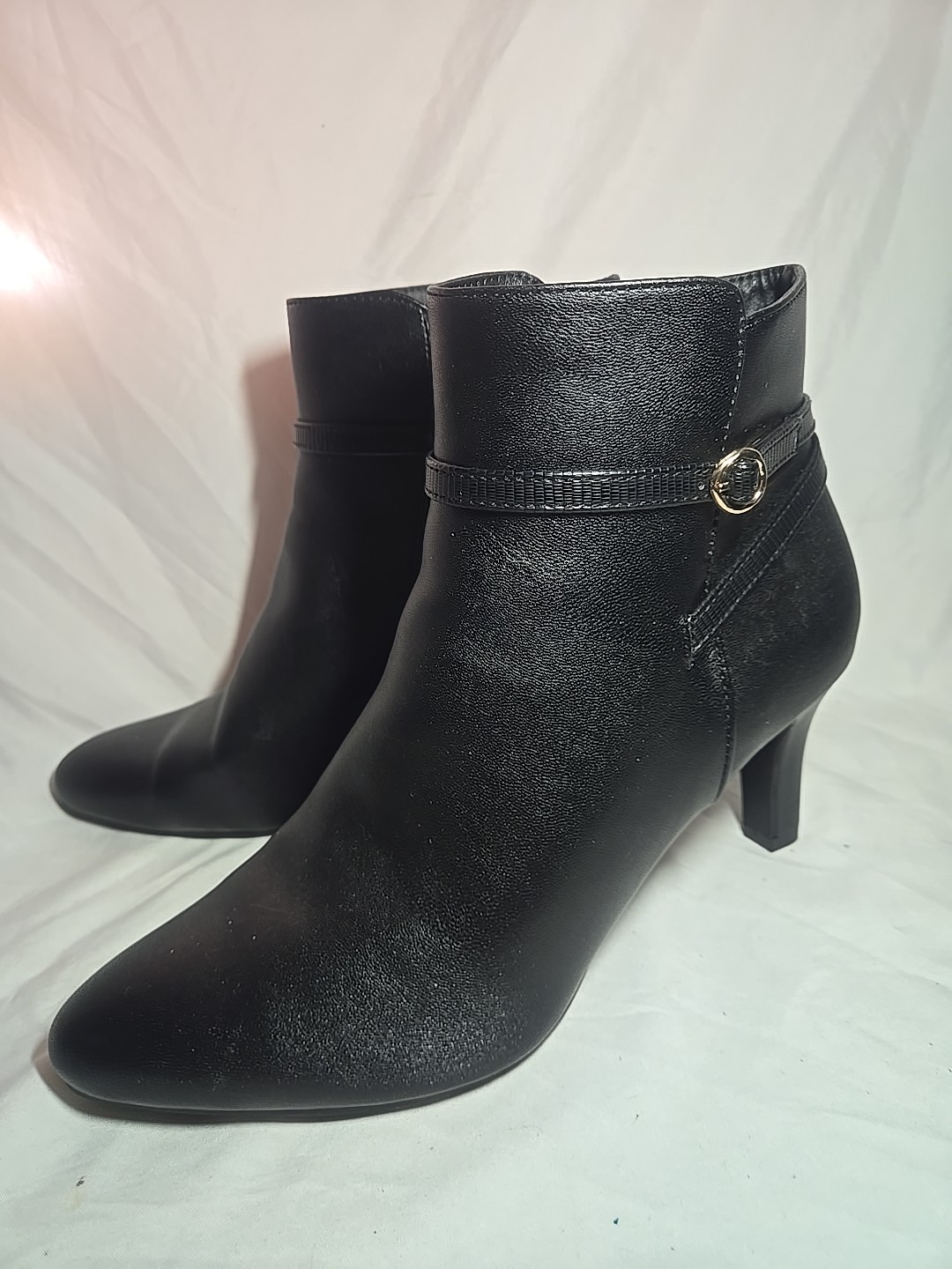 Lifestride Guild Ankle Boots Womens 10M Black Straps Gold Buckle Accent Zipper