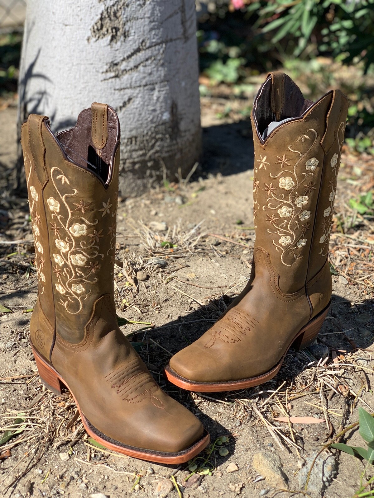 WOMEN’S WESTERN SQUARED FLOWER SHAFT TOE COWGIRL BOOTS SMOOTH LEATHER COLOR TAN