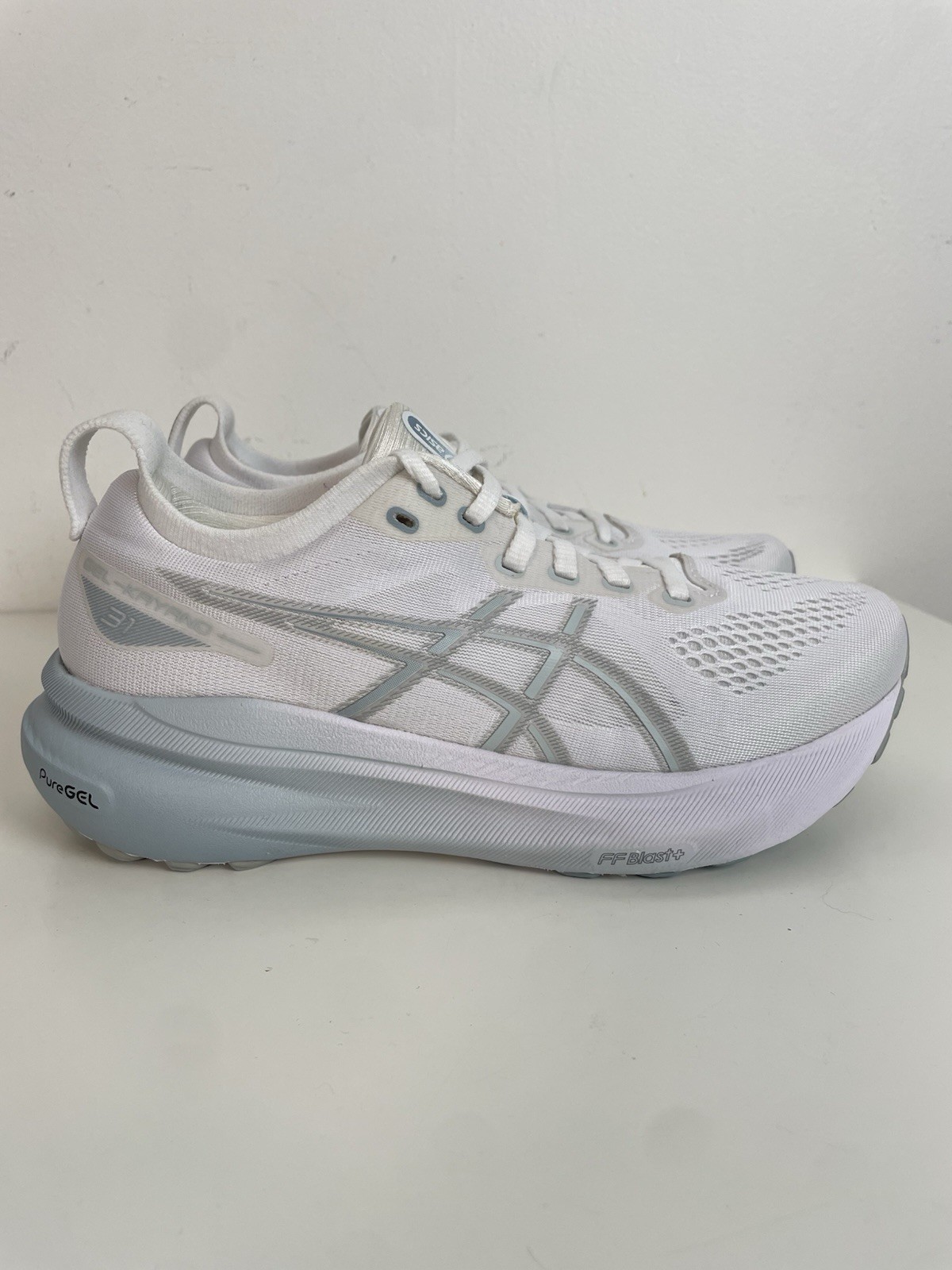 Asics Gel-Kayano 31 Womens Size 7 White Gray Athletic Running Shoes Sneakers