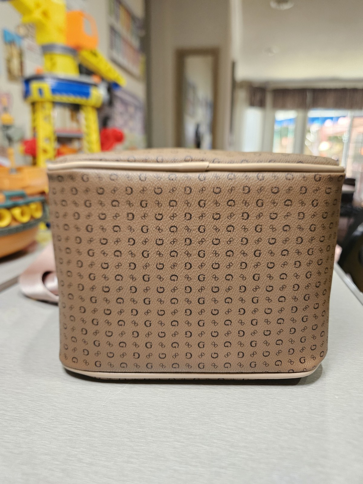 GUESS NEW Lux Lunch Box Insulated Burnaby Travel COCOA Mo.RCK9834069