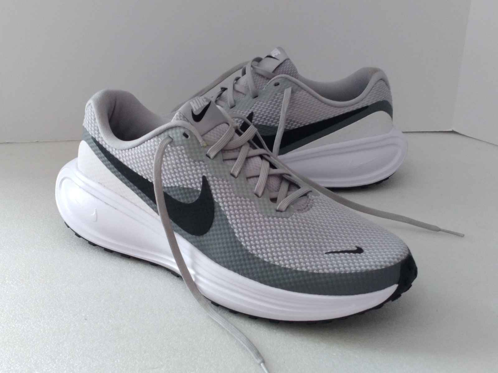 Nike Revolution 8 HJ9198-004 Light Smoke Grey Black Men’s 10 Athletic Sneakers