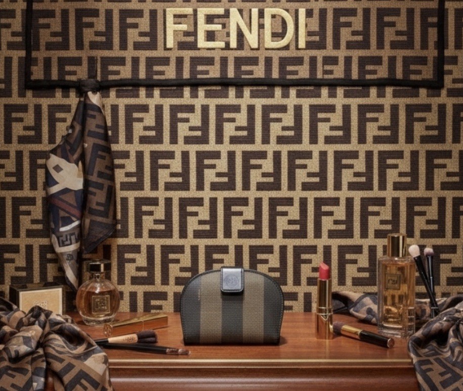Vintage Fendi Pequin Stripes Bifold Canvas Leather Half Moon Dome Round Wallet