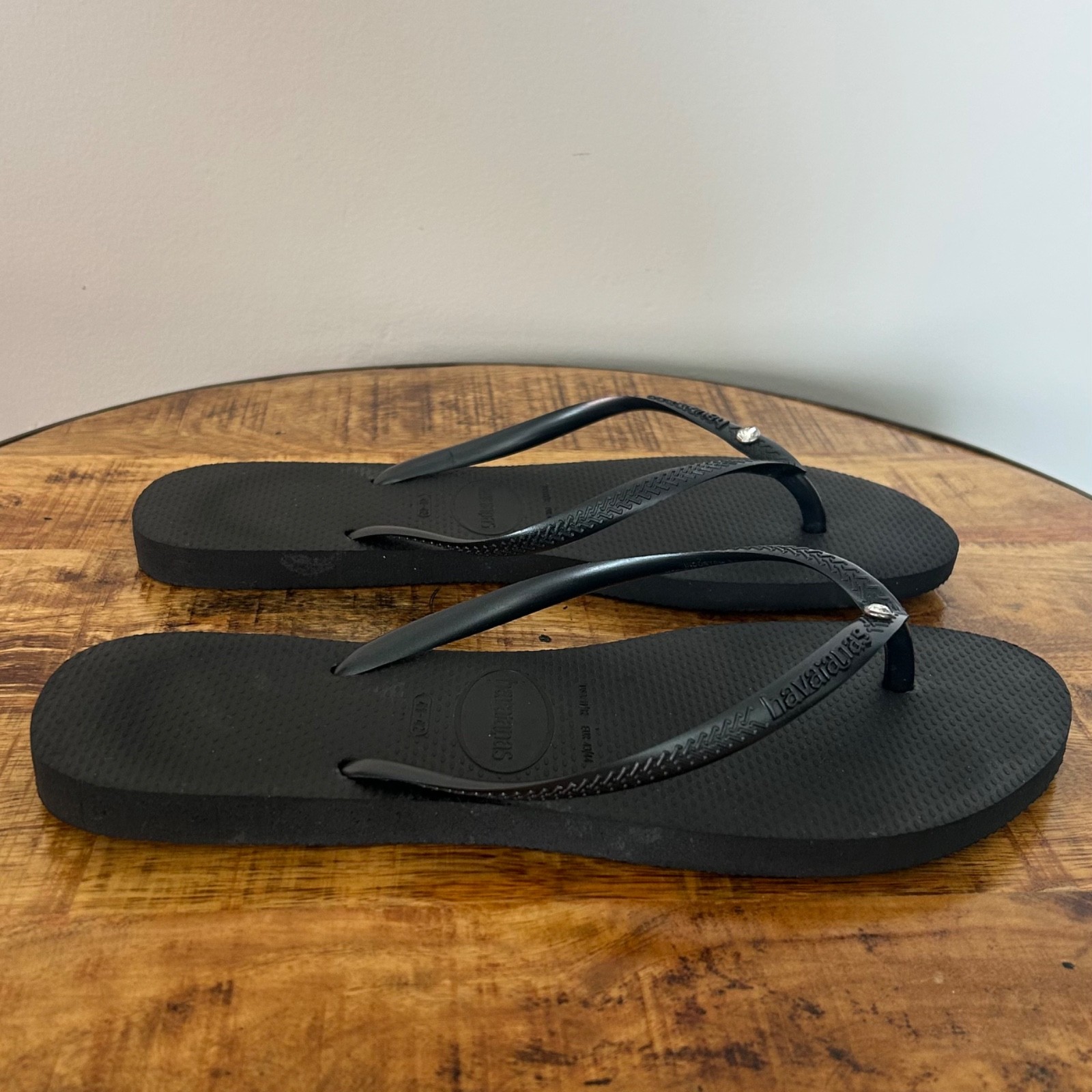 Havaianas Slim Crystal Accent Flip Flops Women’s Size 11/12 in Black, Beachy Fun