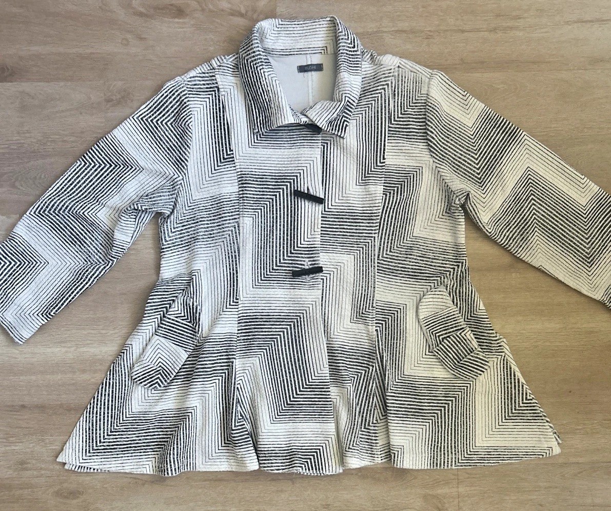 Yushi Women’s Black White Geometric Swing Jacket w/Pockets Toggle Buttons Size L