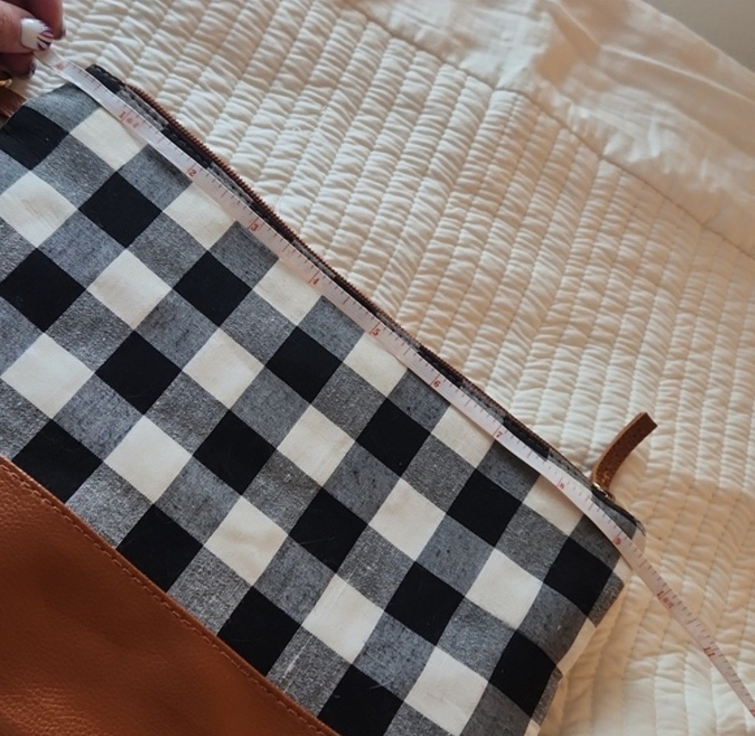 Black White Checkered Zip Wristlet Clutch w/ Brown Strap, Gold Hardware