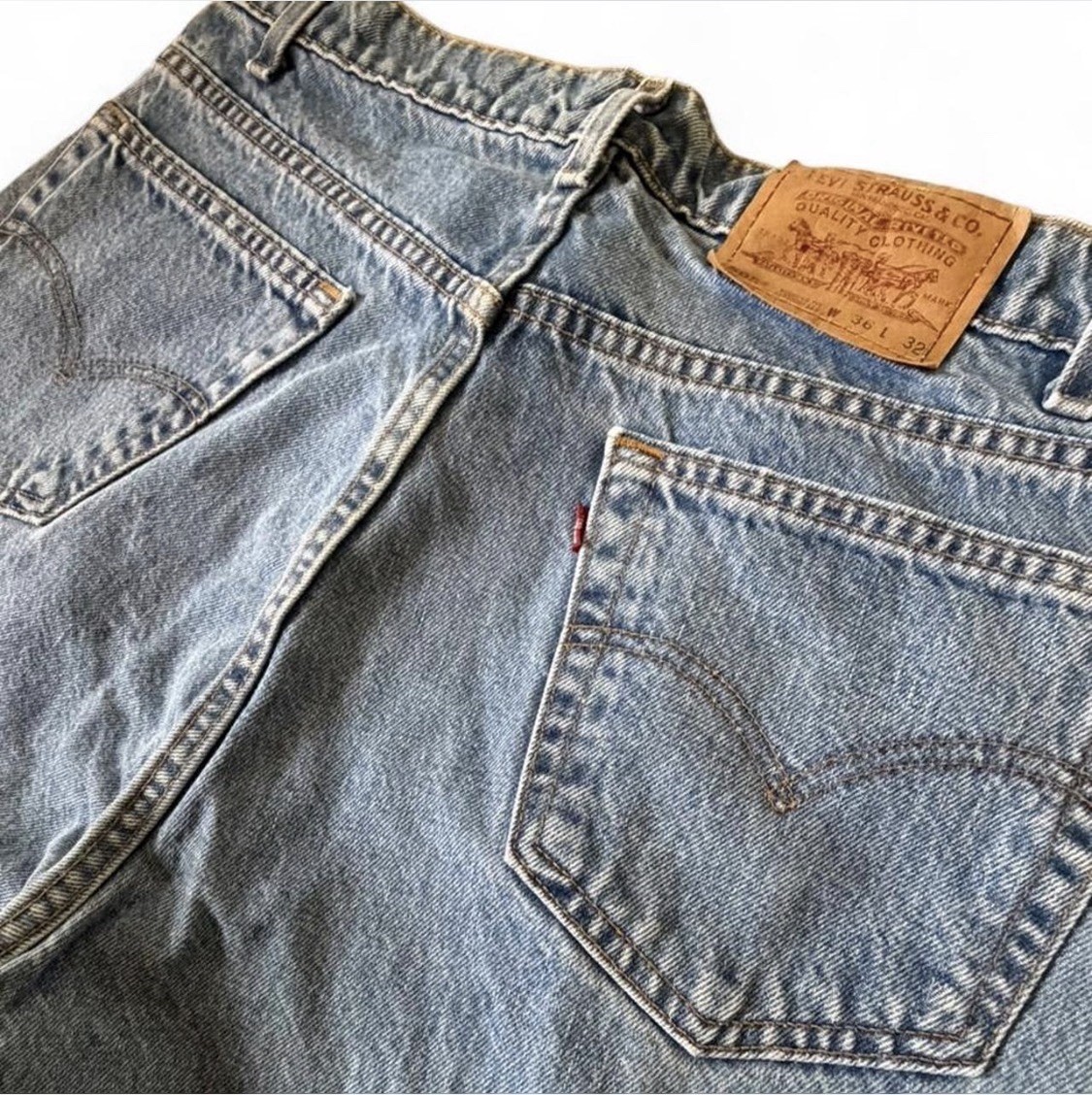 Levi’s Men’s 505 Series Blue Denim Jeans Straight Fit Mid Rise Distressed