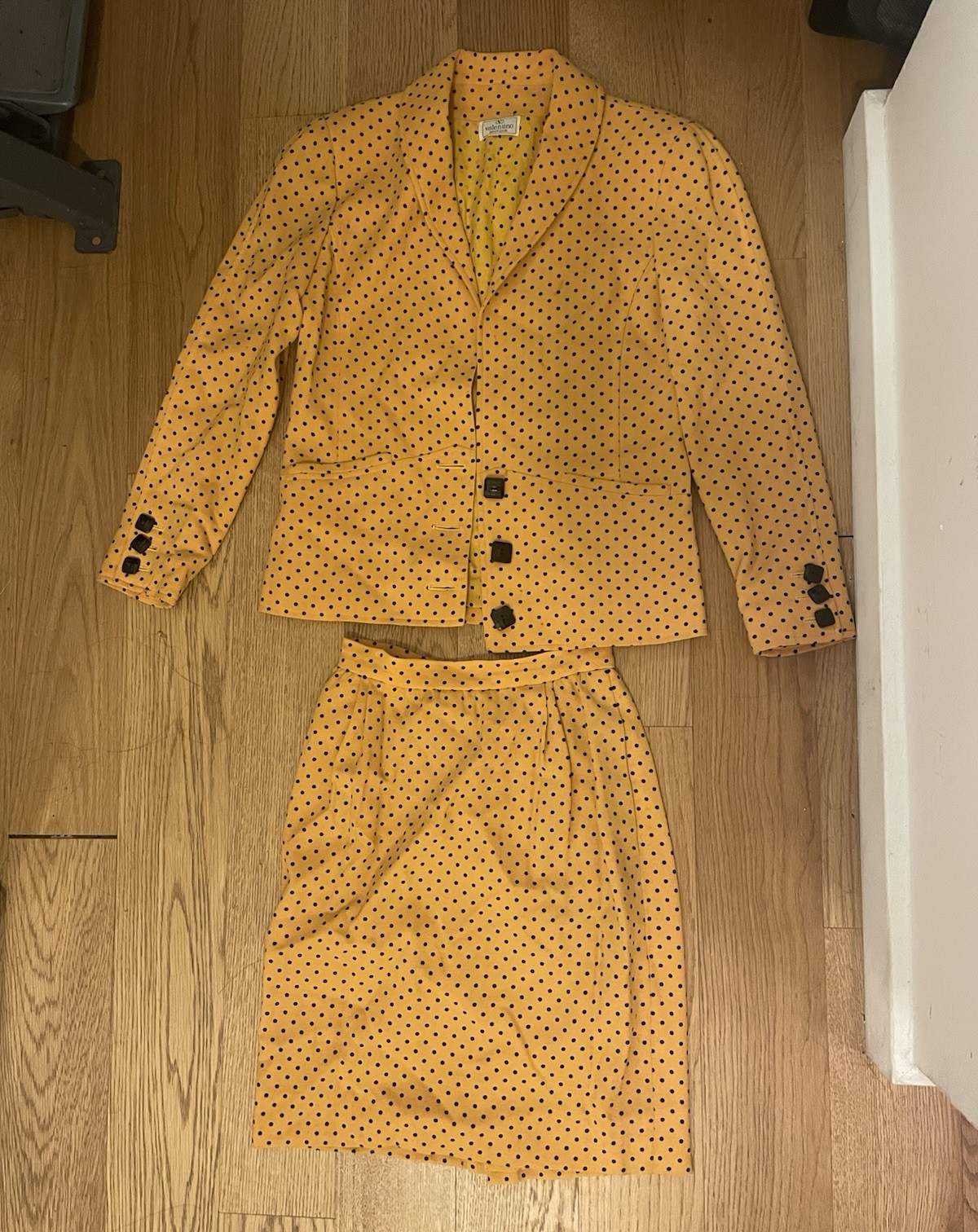Valentino Boutique Silk Polka Dot Lined 3pc Skirt blouse Suit Yellow Size 2