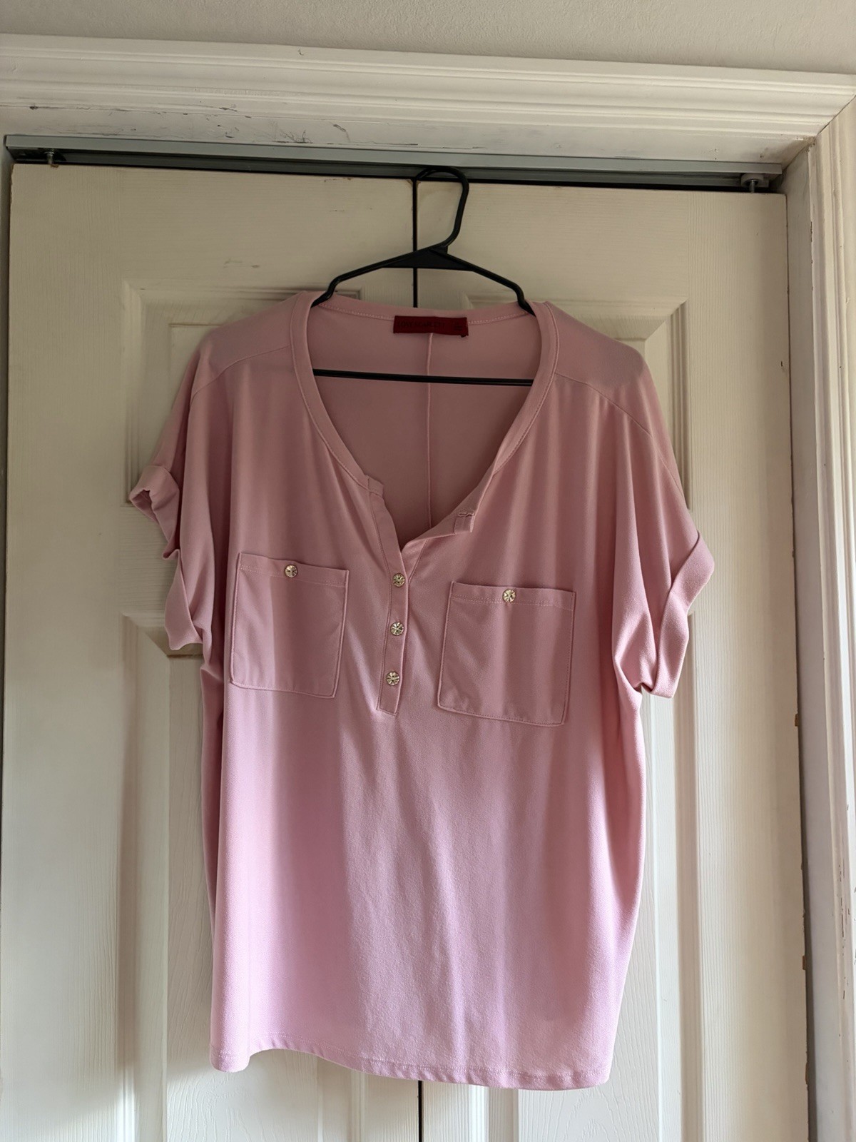 Love Scarlett Women’s 2X Solid Pink V-Neck Button Front Short Sleeve Blouse