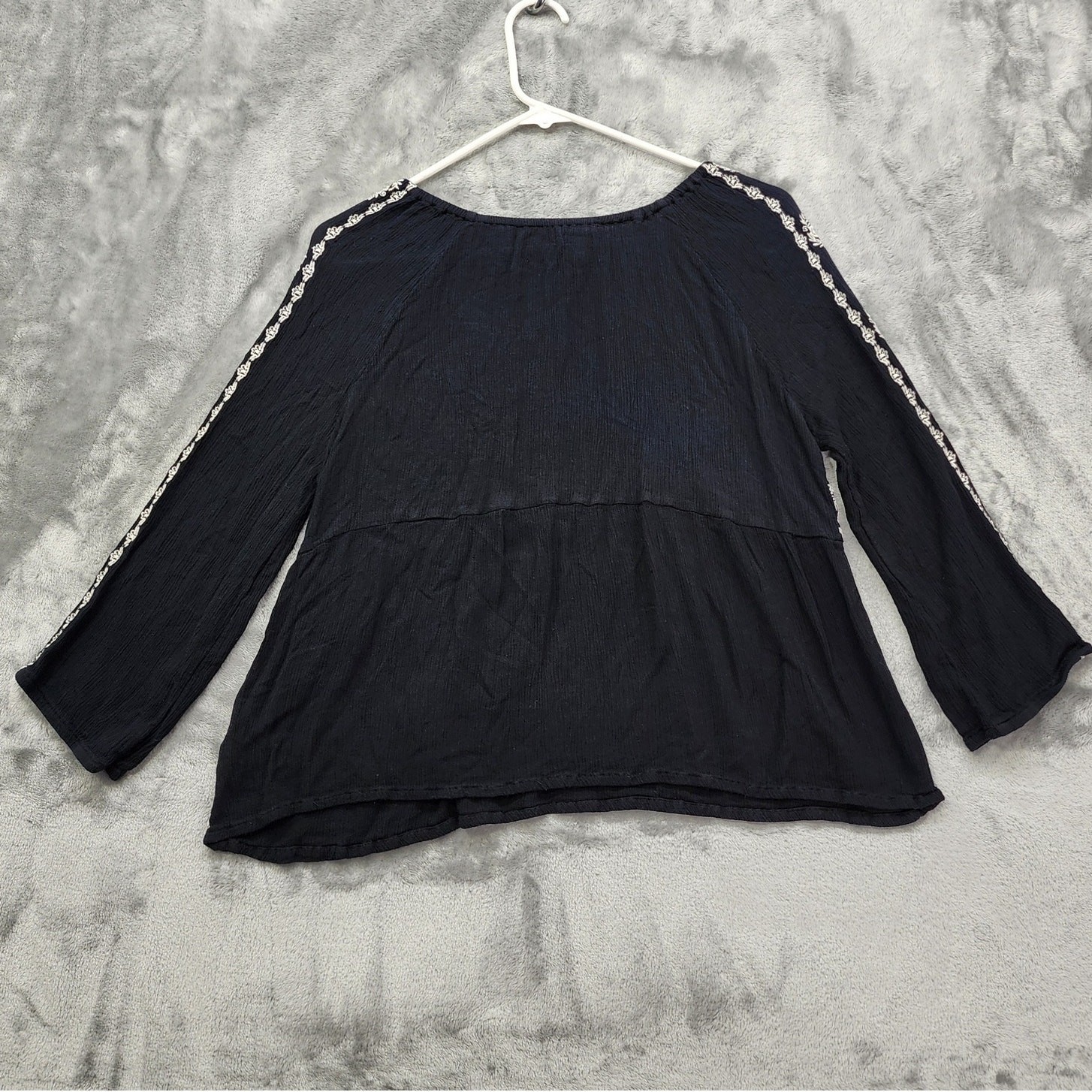 Kismet Top Womens M Black Cream Embroidered Crinkle Gauze Rayon Long Sleeve Boho