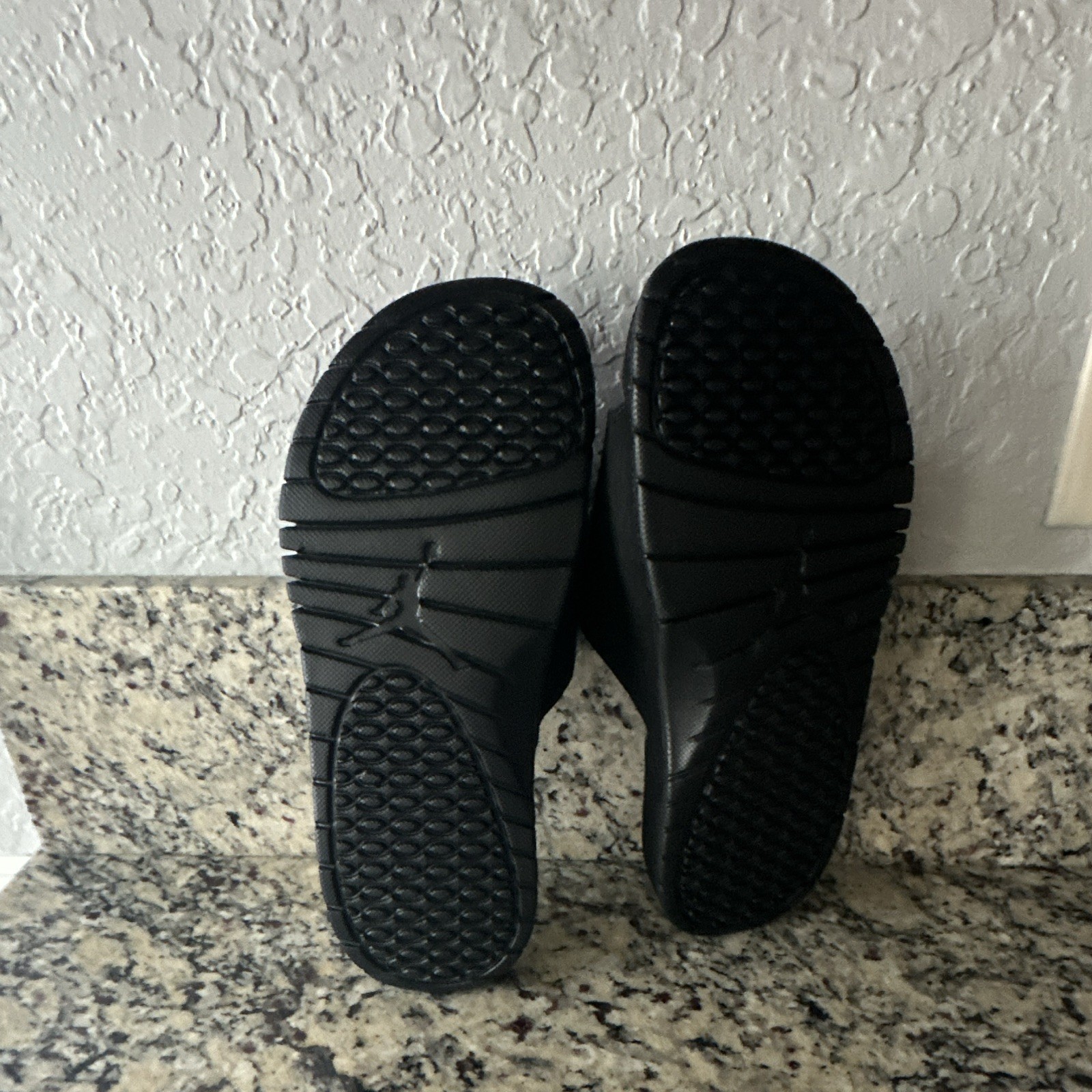 Jordan Hydro V Retro Men’s Cushioned Slide Sandals Black/Red Jumpman US 9