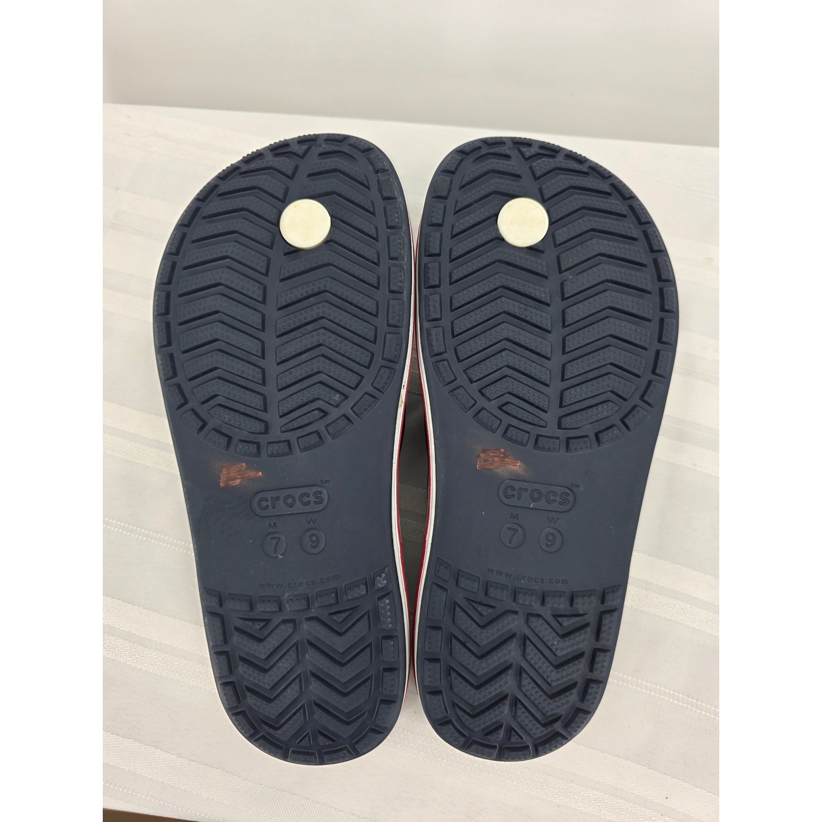 Crocs Bayaband Flip Flops Navy Blue White Red Thong Sandals Womens 9 Mens 7 NWOT