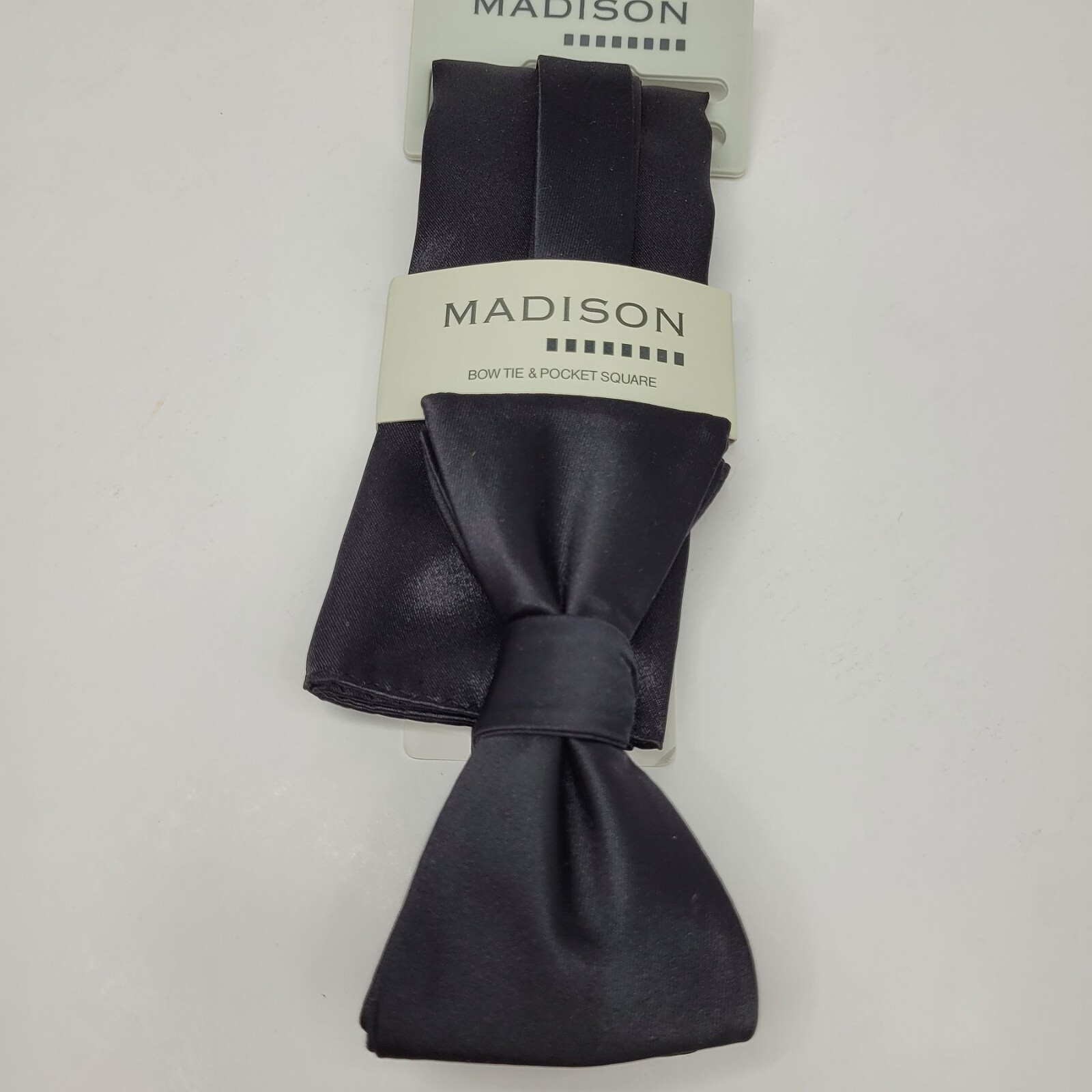 Madison Men’s Pre-Tied Solid Black Bow-Tie w/ Pocket Square Black Regular 58 in