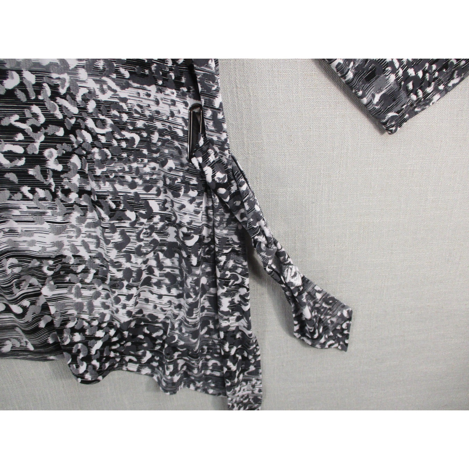 Cato Womens Plus Size 22/24W Abstract Print Asymmetric Hem 3/4 Sleeve Top Black