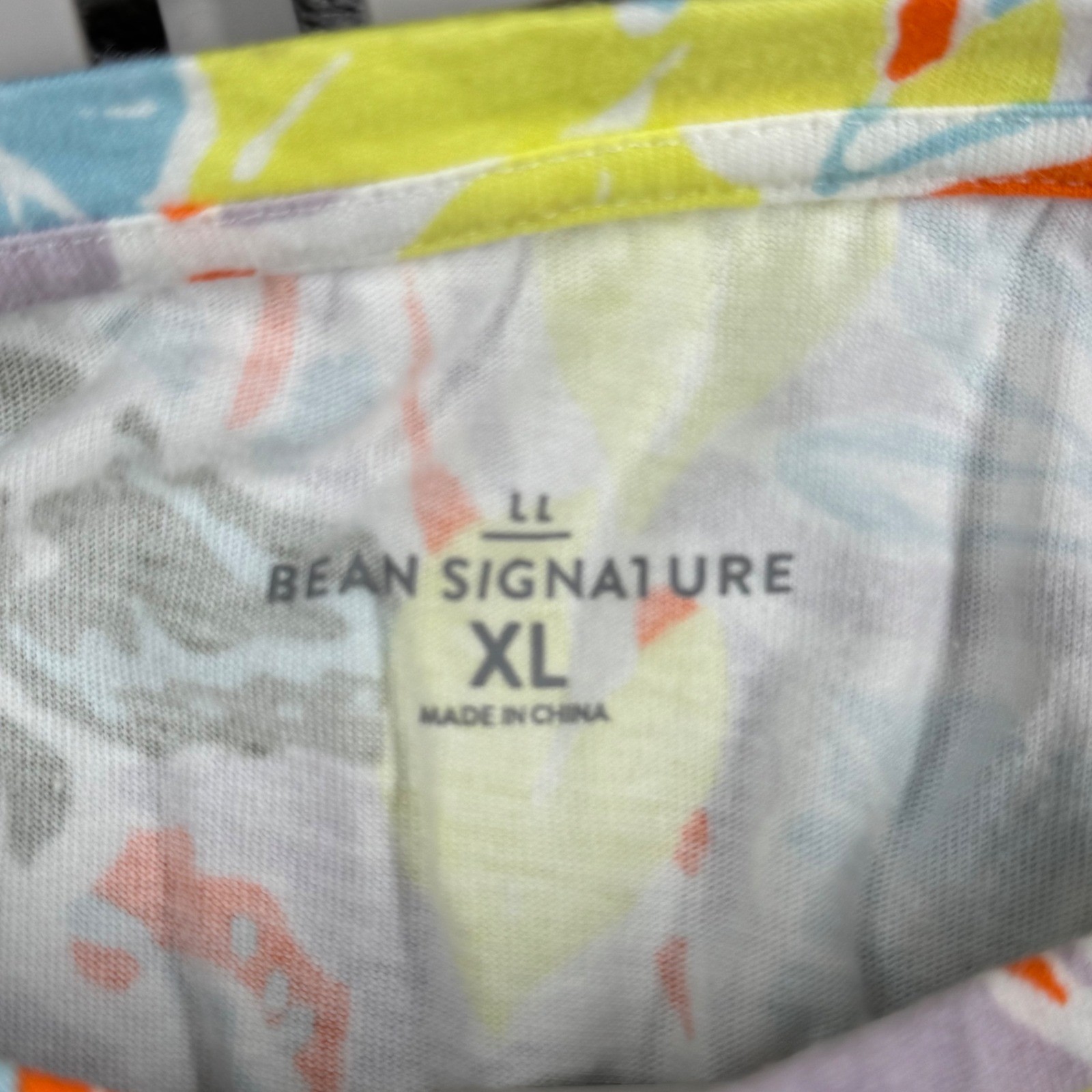 LL Bean Signature Tee XL Tropical Leaf Print Shirt Top Colorful Spring Summer