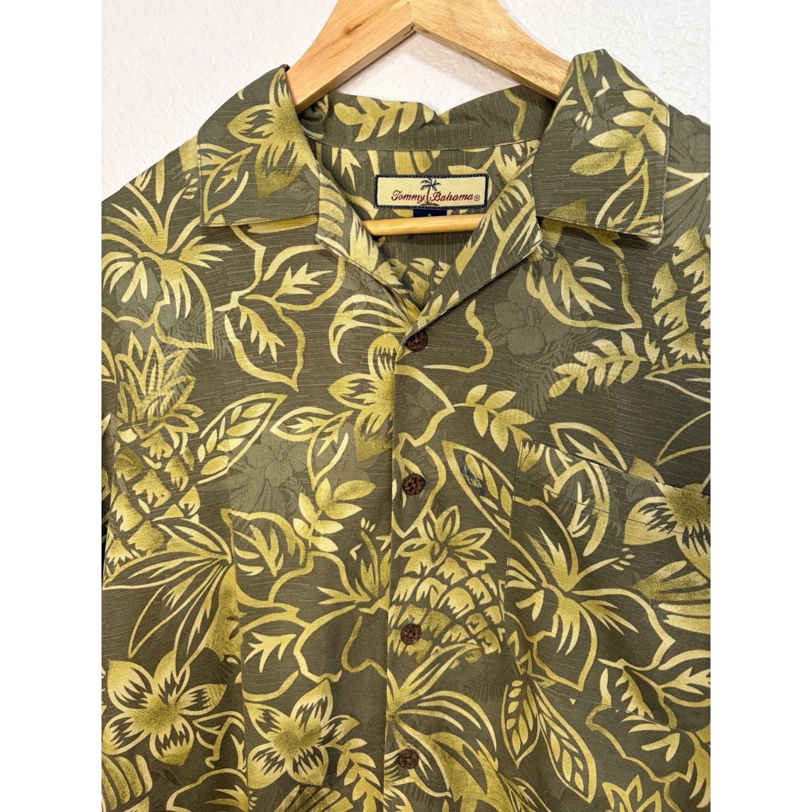 Tommy Bahama Mens 100% Silk Tropical Floral Pineapple Camp Shirt Green Small