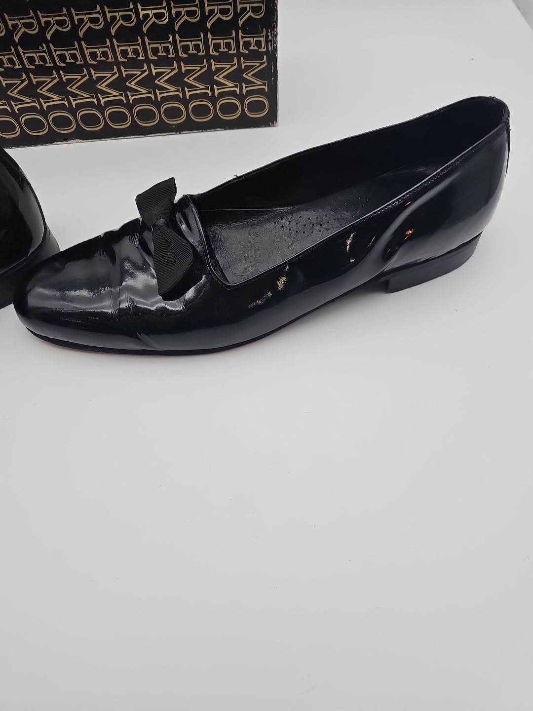 Pre-owned excellent. Made in Italy. Formal bow. 11