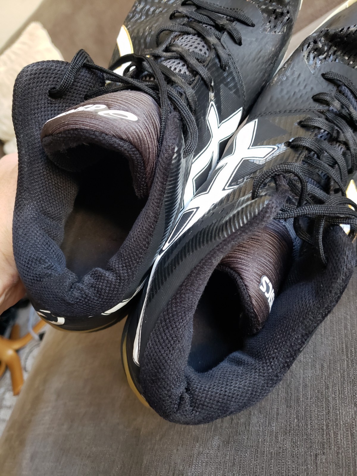 Size 13 – Asics Men’s Sky Elite FF Black Gold Volleyball Shoes Mid Top READ DESC