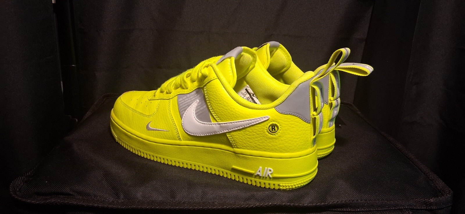 Nike Air Force 1 ’07 LV8 Utility “Volt” (AJ7747-700) Men’s Size 7.5 – Rare 2018