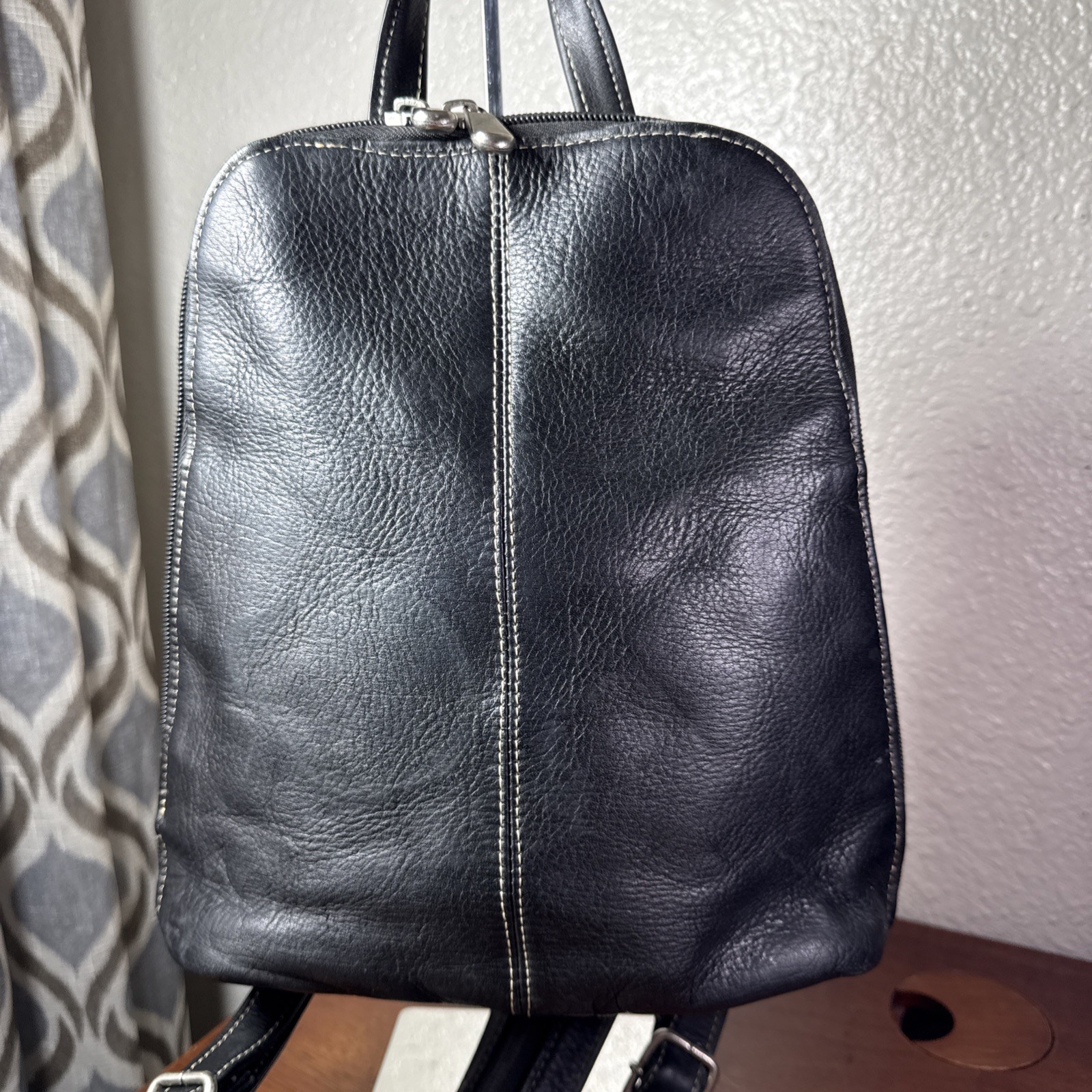 Le Donne Genuine Leather Zip Sling Or Backpack Black