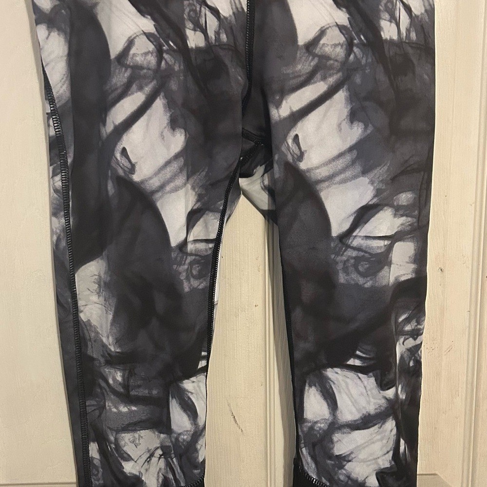 Apana Monochrome Abstract Leggings