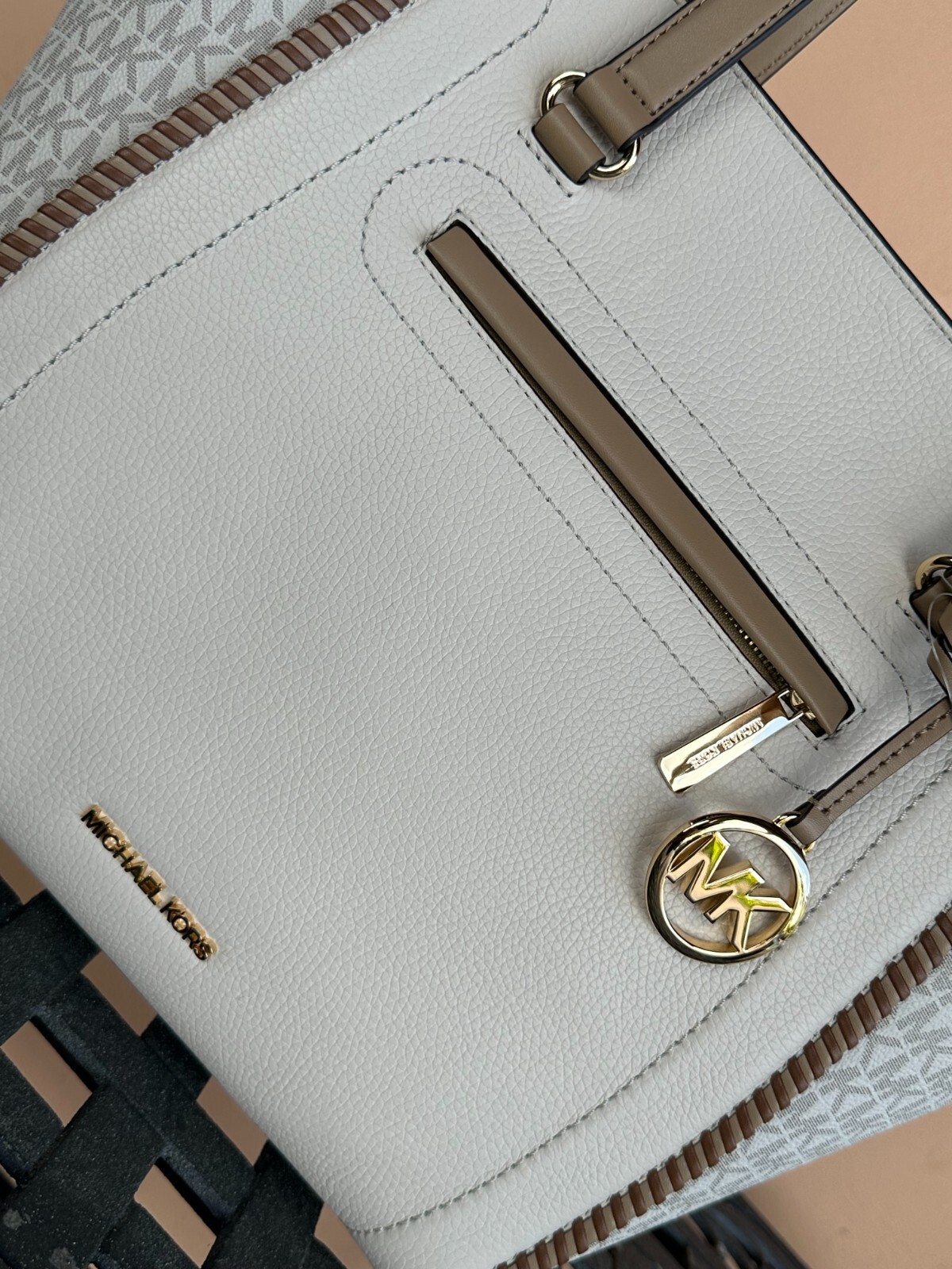 MICHAEL KORS CARINE LARGE FRONT POCKET SHOULDER TOTE BAG MK LIGHT CREAM MULTI