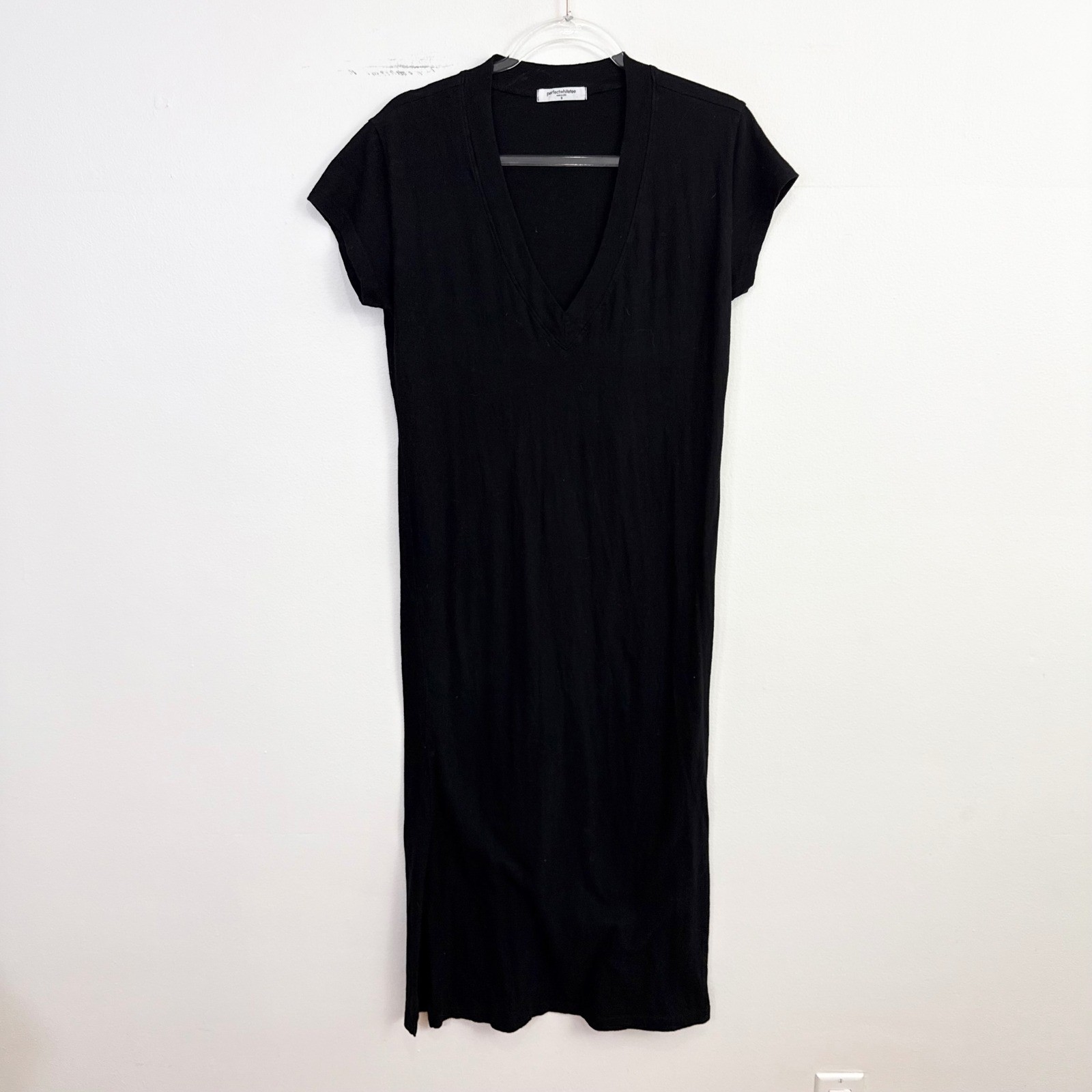 Perfectwhitetee Abbey V-Neck T-Shirt Midi Dress Black Size Small