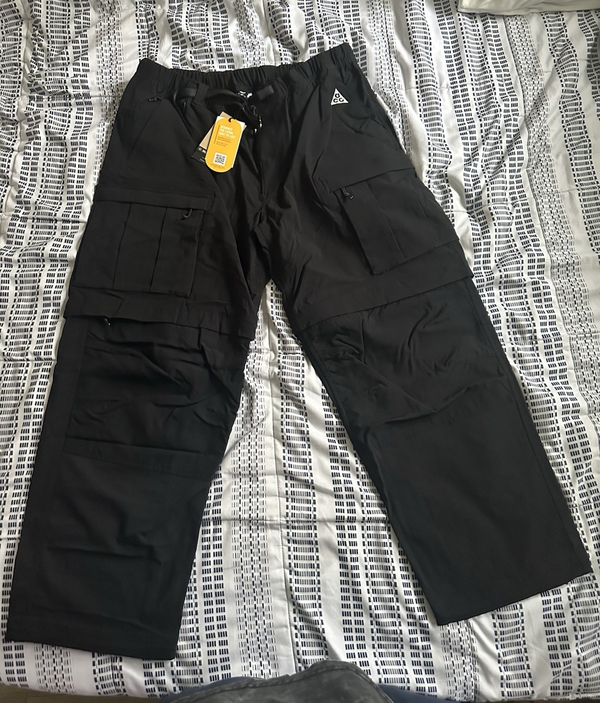 Nike ACG Black Cargo Pants Elastic Waist Drawstring Men’s L Loose Straight