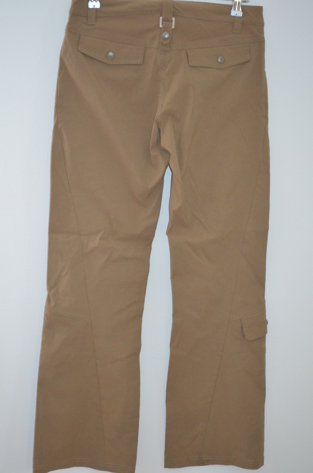 Athleta Beige 95% Nylon/5% Spandex Straight Leg Cargo Pants Size 4