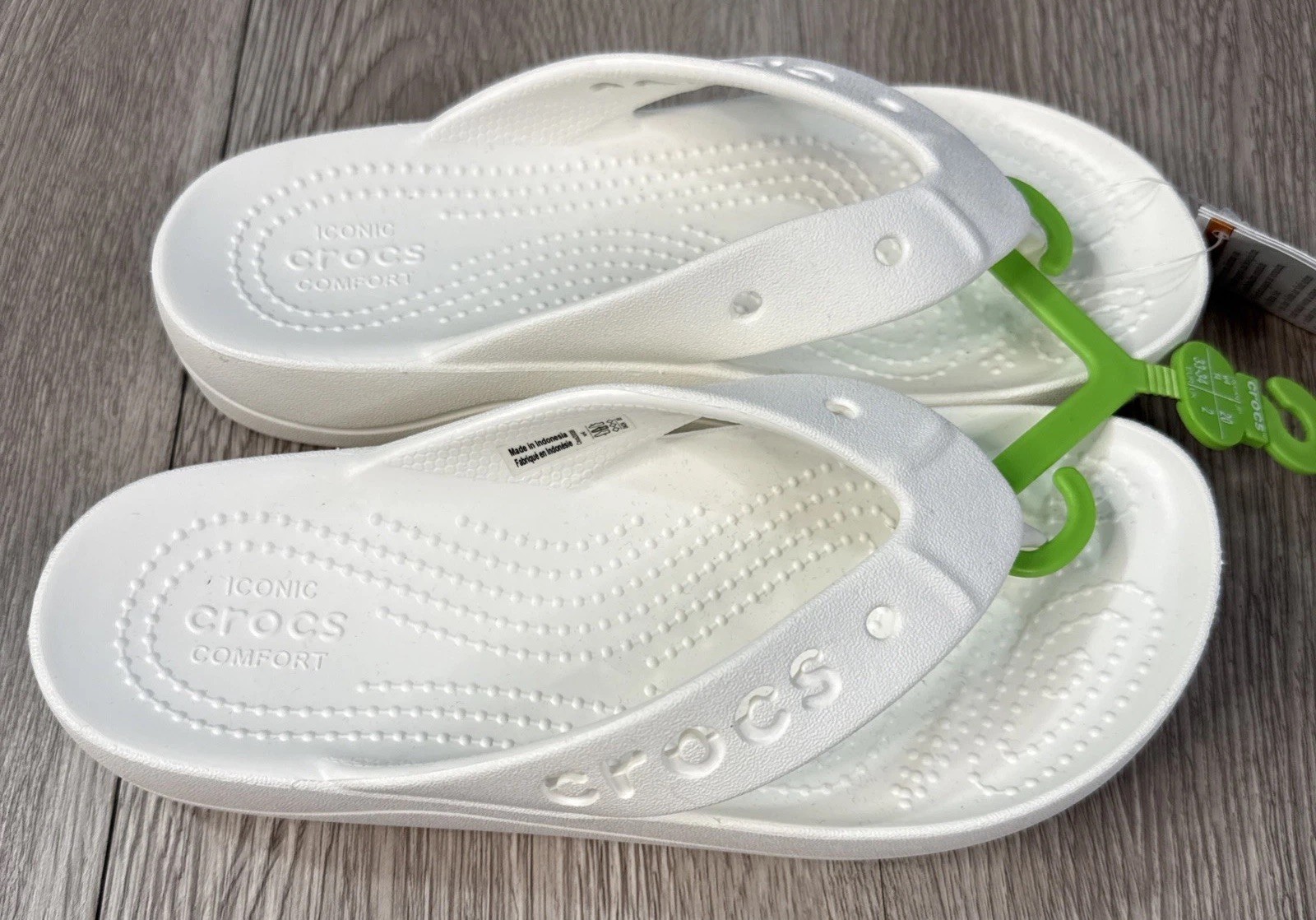 Crocs Women’s White Baya Flip Flop Sandals Size 4 New With Tags