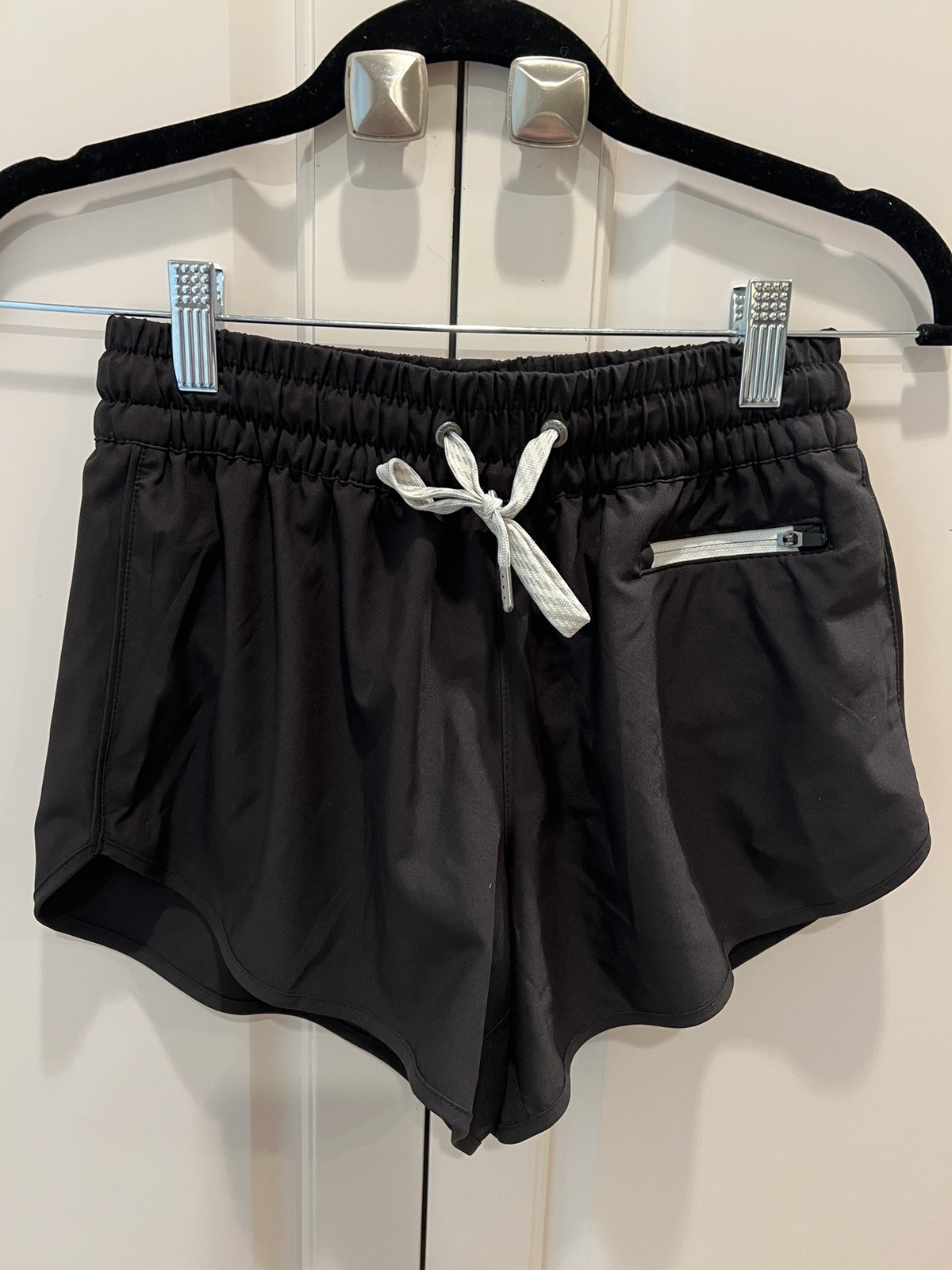 NWT VUORI CLEMENTINE WOMEN’S SHORTS BLACK SIZE S- 4 inseam